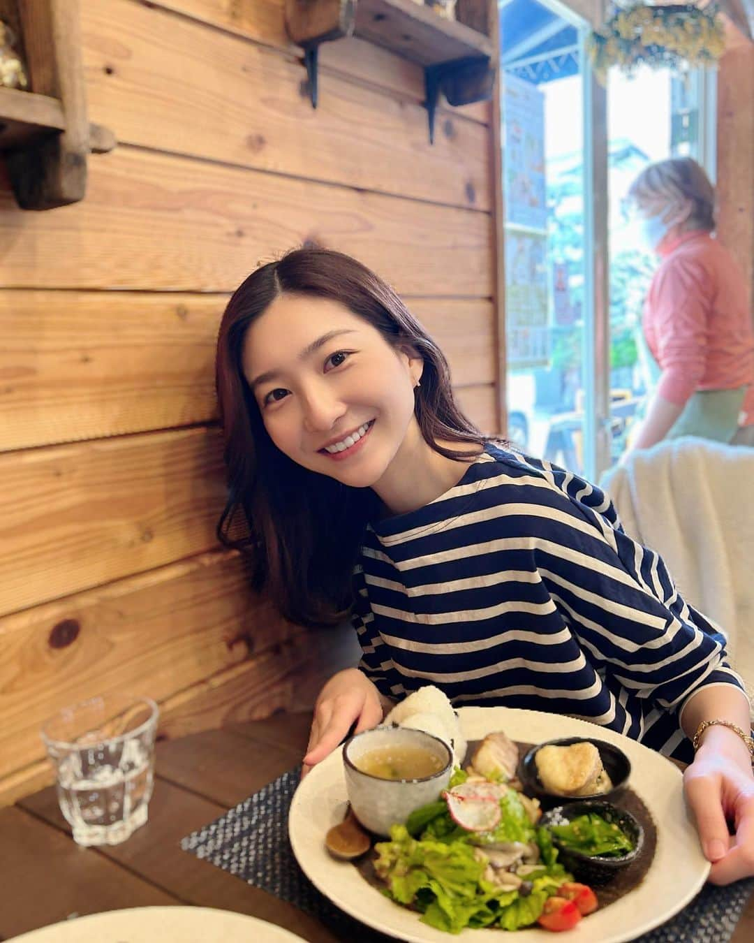 吉田怜菜のインスタグラム：「. . ごはんが美味しくて可愛くて 居心地もいいカフェを見つけた🙊💛 . . . #ランチプレート #日替わりプレート #チーズケーキ部 #カフェ活 #グルメ巡り #グルメスタグラム #cloenc」