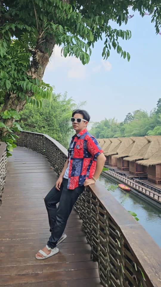 アイス・サランユーのインスタグラム：「I fall in love with this place  @wangnokkaew_park_view_resort  มาที่นี้ครั้งที่2แล้ว ก็ยังมีจังหวะตกหลุมรักไม่หยุด  ให้มาอีกกี่ครั้งก็ยัง มีความสุข❤️ #wangnokkeawparkview  #kanjanaburi  #วังนกแก้วพาร์ควิวรีสอร์ท  #กาญจนบุรี  #เที่ยวทั่วไทยกับไอซ์ศรัณยู」