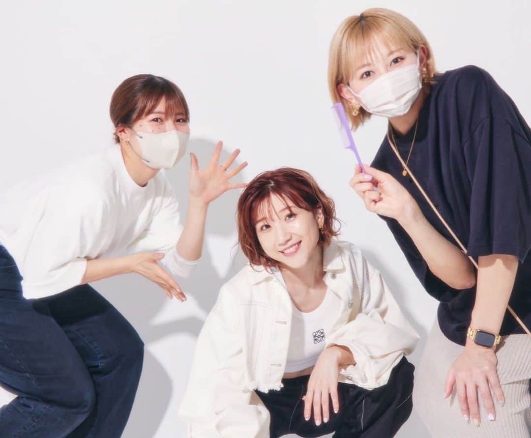 高田あゆみのインスタグラム：「今回写真を撮影してくださった @mime0331 さんとヘアメイクをしてくださった @manami_hmclair さん✨ 女子3人でわちゃわちゃしながら楽しい撮影でした📸」