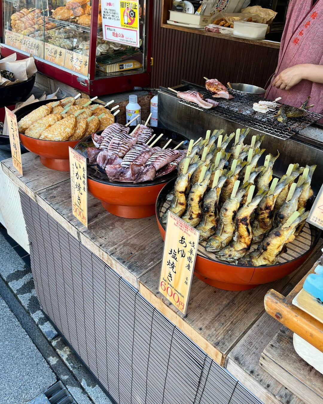 あいりさんのインスタグラム写真 - (あいりInstagram)「初⭐️鎌倉😙❤︎ 東口出てすぐの小町通り！！ 大仏さま焼きかわいい💕 . どこでも食べたくなる 鮎の塩焼き🤣 . . #鎌倉 #鎌倉観光 #鎌倉グルメ  #小町通り #食べ歩き #グルメ  #グルメ女子 #大仏さま焼き  #鮎の塩焼き #レモンスカッシュ  #instalike #instagood #followme」4月19日 18時36分 - gtamtgat