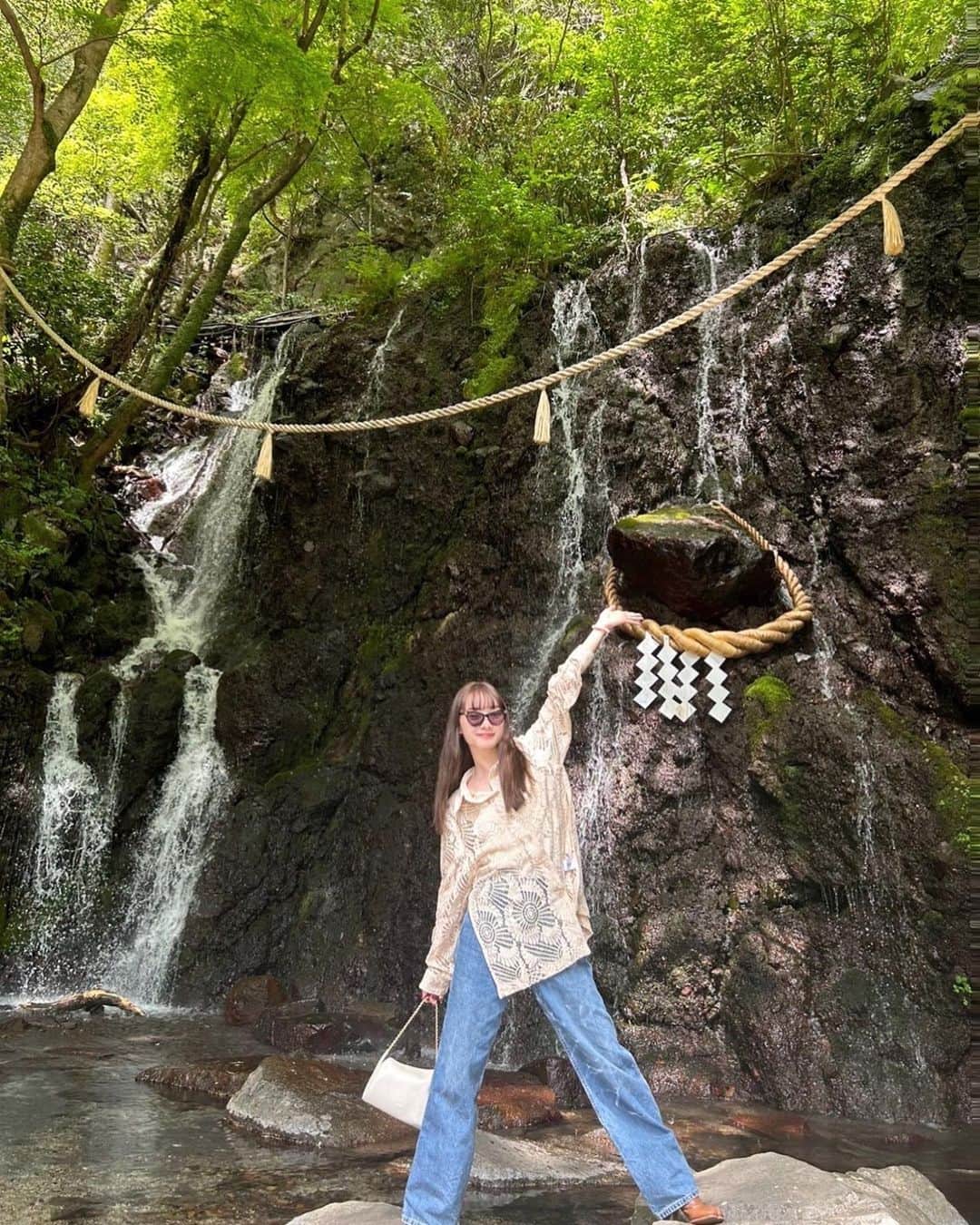新野尾七奈のインスタグラム：「👕 @marte_vintage  @sahara_japon 👖 @uniqlo_jp 🥾 @maisonmargiela  👜 @cafune.official  🕶 @stellamccartney」