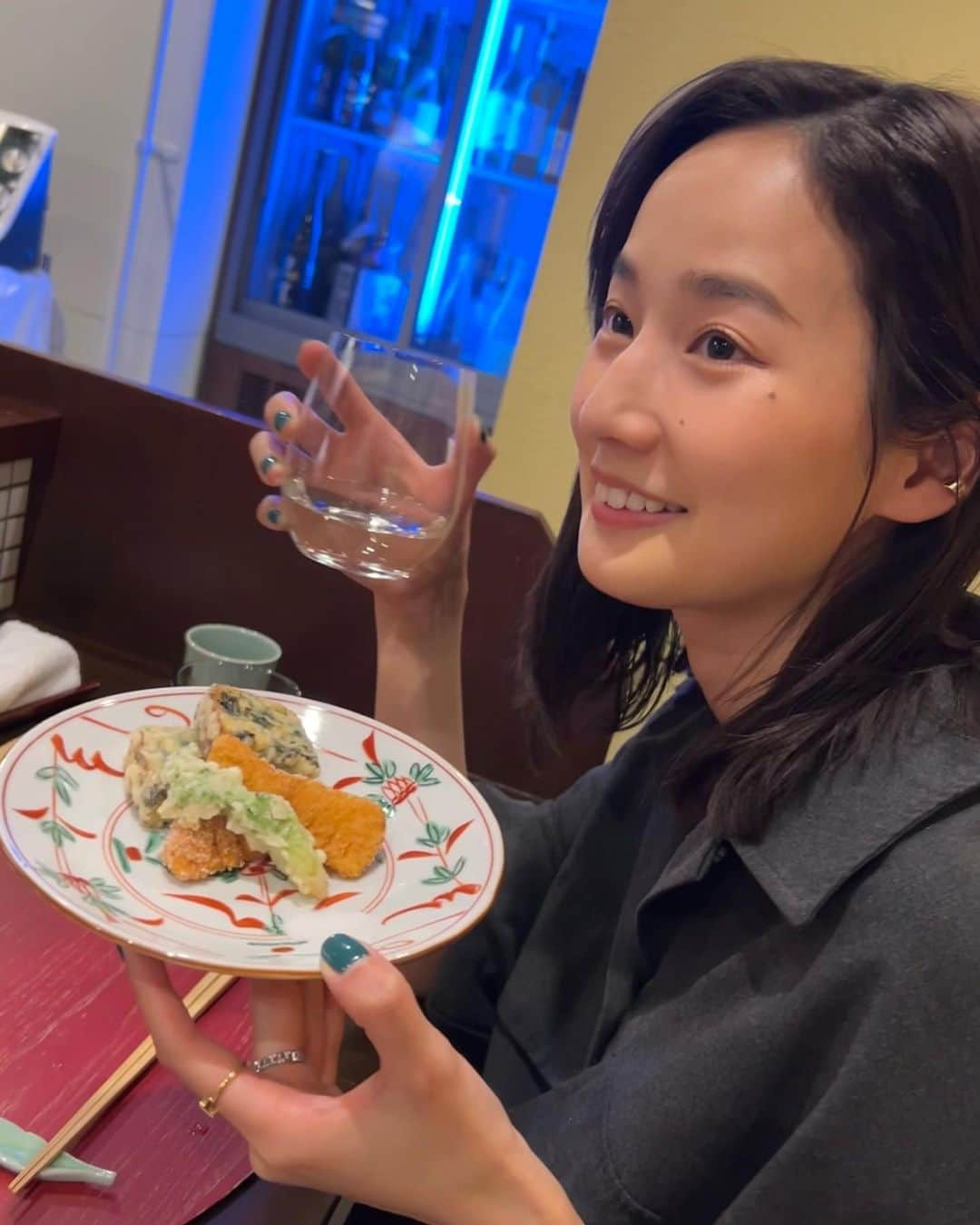 高嶋香帆のインスタグラム：「池袋駅・目白駅が最寄りの和食・割烹料理「時に団欒」へお邪魔しました🙌  駅から少し離れた住宅街にらあるので喧騒はなく、落ち着いた雰囲気で楽しめます。  メニューはお任せコースのみ。 その時々の旬の食材を活かした料理と、多種類の日本酒を合わせるのがおすすめです😎🫶  海鮮からお肉料理まで、、 最後の土鍋で炊かれたそぼろと新じゃがいものご飯が美味しすぎました🥰  #PR @tokinidanran  #池袋グルメ #南池袋グルメ #池袋ディナー #池袋和食 #豊島区グルメ #池袋日本酒 #時に団欒」