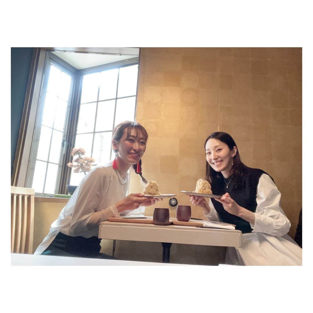 澄輝さやとのインスタグラム：「. 大好きなちーさん（#蓮水ゆうや　さん）にお会いして きました☺️ 現役時代大変お世話になっていたちーさん💕 たくさん色々なお話をさせて頂きましたが、 なんだか面白い事もたくさん起こって楽しかったです😂 さすがちーさん笑 またお会いしたいです☺️ ⁡ ⁡ 卒業してからずっと会いたいと思っていたあまねちゃん （#澄華あまね　ちゃん）にも会えました☺️ 現役中慕ってくれていて、全国ツアーや博多座など 遠方にも観にきてくれていました✨ あまねちゃんが卒業してからやっと会えましたが 相変わらず可愛くて元気そうでした☺️ 久しぶりに会うのはなんだか恥ずかしかったですが 嬉しかったです✨ ⁡ ⁡ ⁡ ⁡ #ちーさんとランチからのお茶✨ #プチハプニング？がいくつかあって😂 #ちーさんとモンブランと盆栽 #なかなかいい感じに撮れました😉 #温かくて優しくて大好きな先輩 #あまねちゃんやっぱり可愛い☺️ #もうすぐ舞台初日だそうです #頑張れ✨」