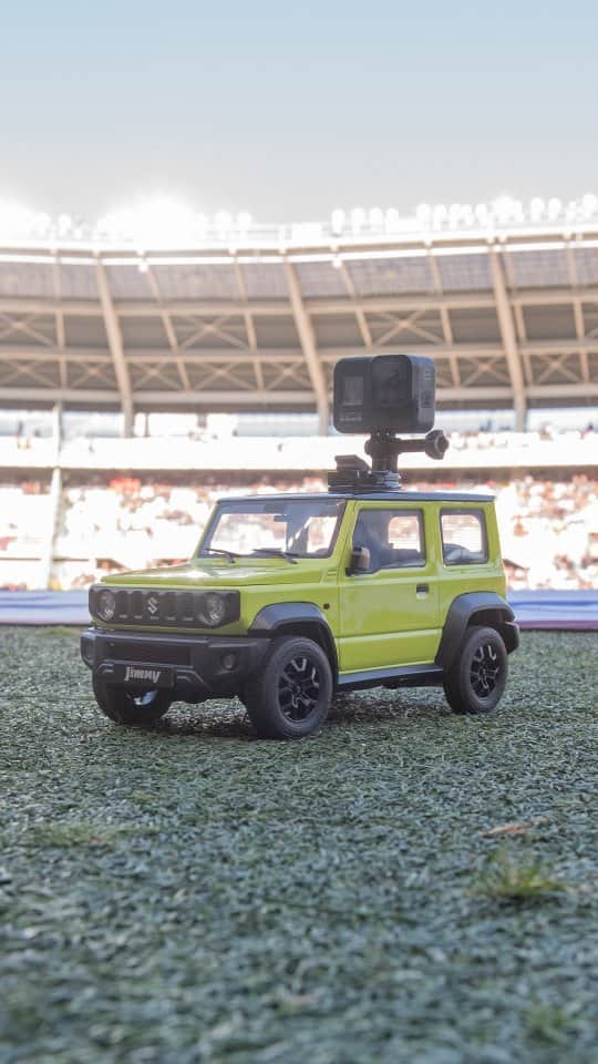 トリノFCのインスタグラム：「Suzuki in campo con il Torino FC! L’uomo… anzi l’auto in più, è JIMNY 💪 #suzuki #SFT」