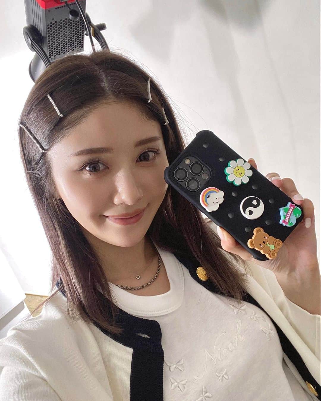 一木美里のインスタグラム：「𝐏𝐞𝐚𝐜𝐞 𝐋𝐨𝐯𝐞 𝐄𝐚𝐫𝐭𝐡 𝐒𝐞𝐭🌏🩷🩵  ピンを自分で好きな位置にセットできるケース😘POPでかわいいです🫶🏻casetifyのケースは、しっかり携帯をプロテクトしてくれるところも好き。  @CASETiFY @CASETiFY_jp #CASETiFY #ShowYourColors #スマホショルダー #iphoneケース #gifted」