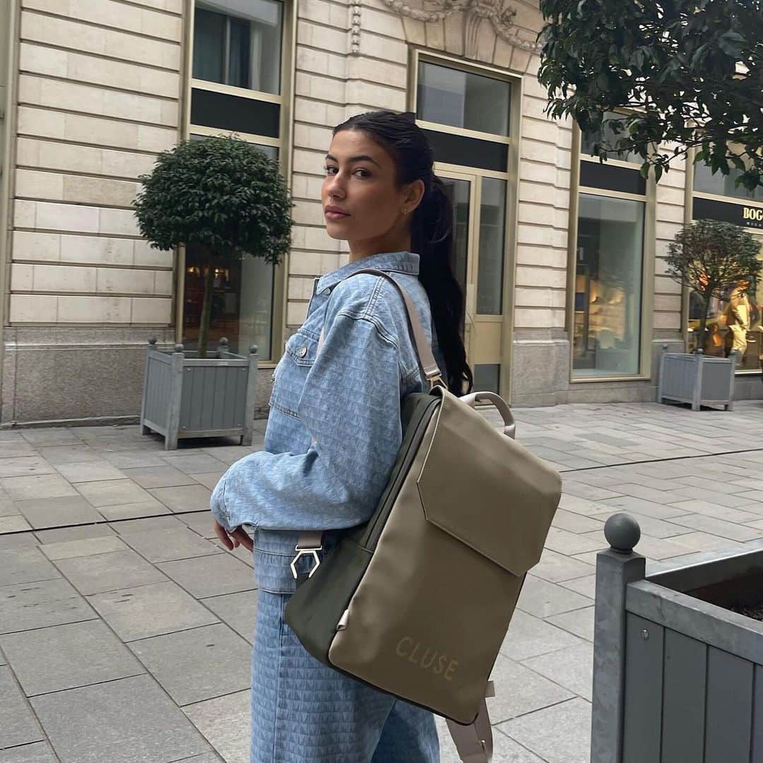CLUSEさんのインスタグラム写真 - (CLUSEInstagram)「Are you ready for your summer travels with our Réversible? 🤩 🌟  #CLUSE #CLUSEclub  Photo by @ayacourouble  . . . . . #summeraccessories #effortlessstyle #minimaliststyle #backpacks #citybackpacks #waterresistant #waterrepellent」4月19日 18時58分 - cluse