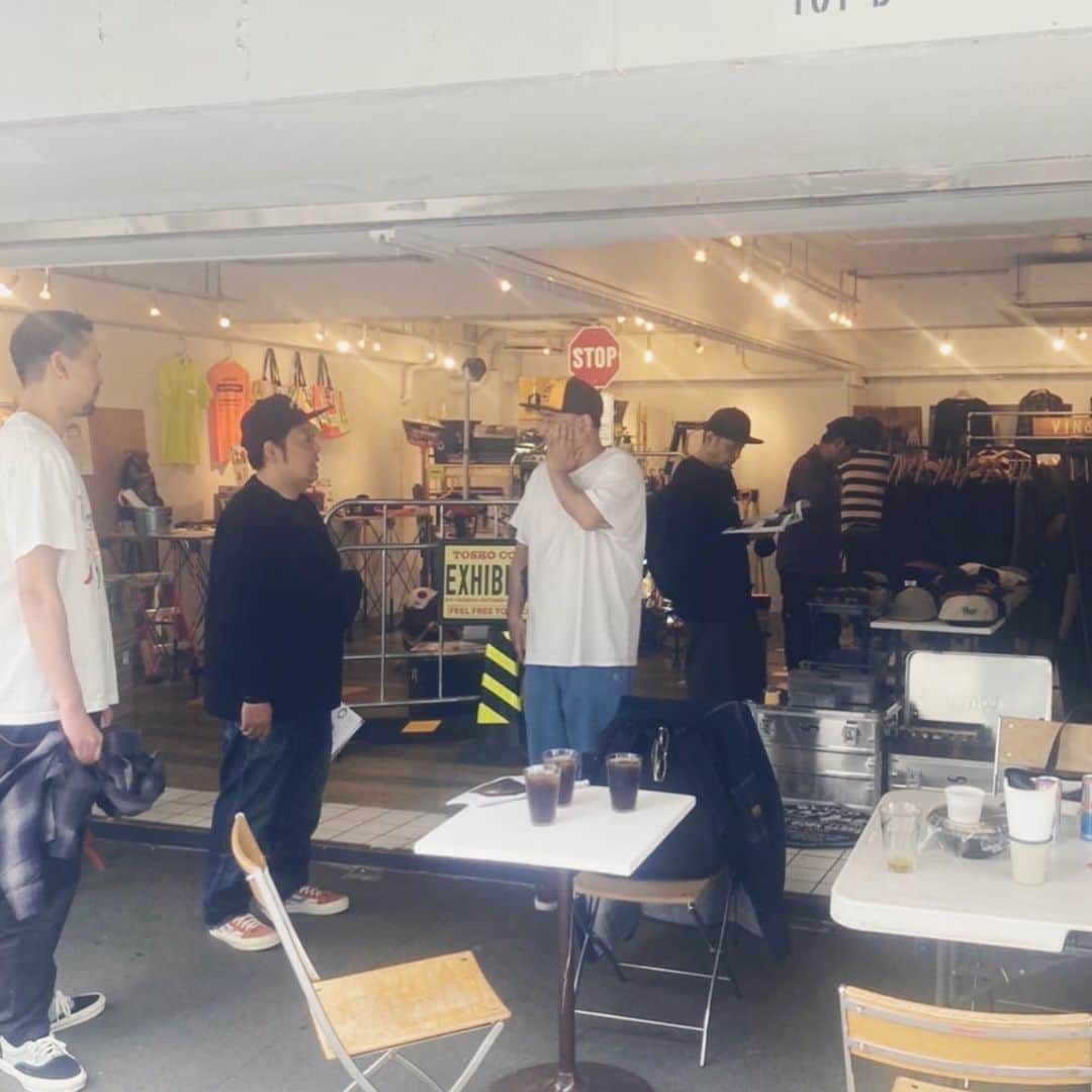 深水元基のインスタグラム：「BLUCO展示会 欲しいアイテムしかない！ またmonteeとコラボしていただきたい(*☻-☻*)  そして カフェnaでランチ キムチーオムライス　カツのせ 大盛り^o^ 美味しゅうございました。  @bluco.inc_official  @cafe_na」