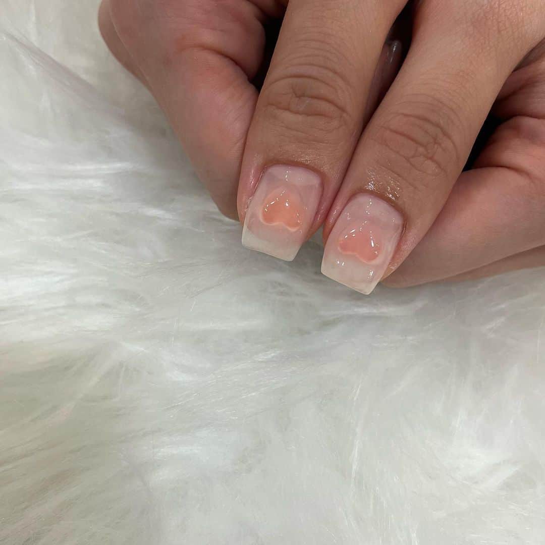 小山莉奈のインスタグラム：「🩰🎀💞🍒 紫外線でハートの色がピンクに🥰 可愛すぎる〜 . #ネイル #ニュアンスネイル #chipieee #nails #おすすめネイルサロン #ジェルネイル #シンプルネイル  #네일 #네일아트 #네일디자인 #네일스타그램」