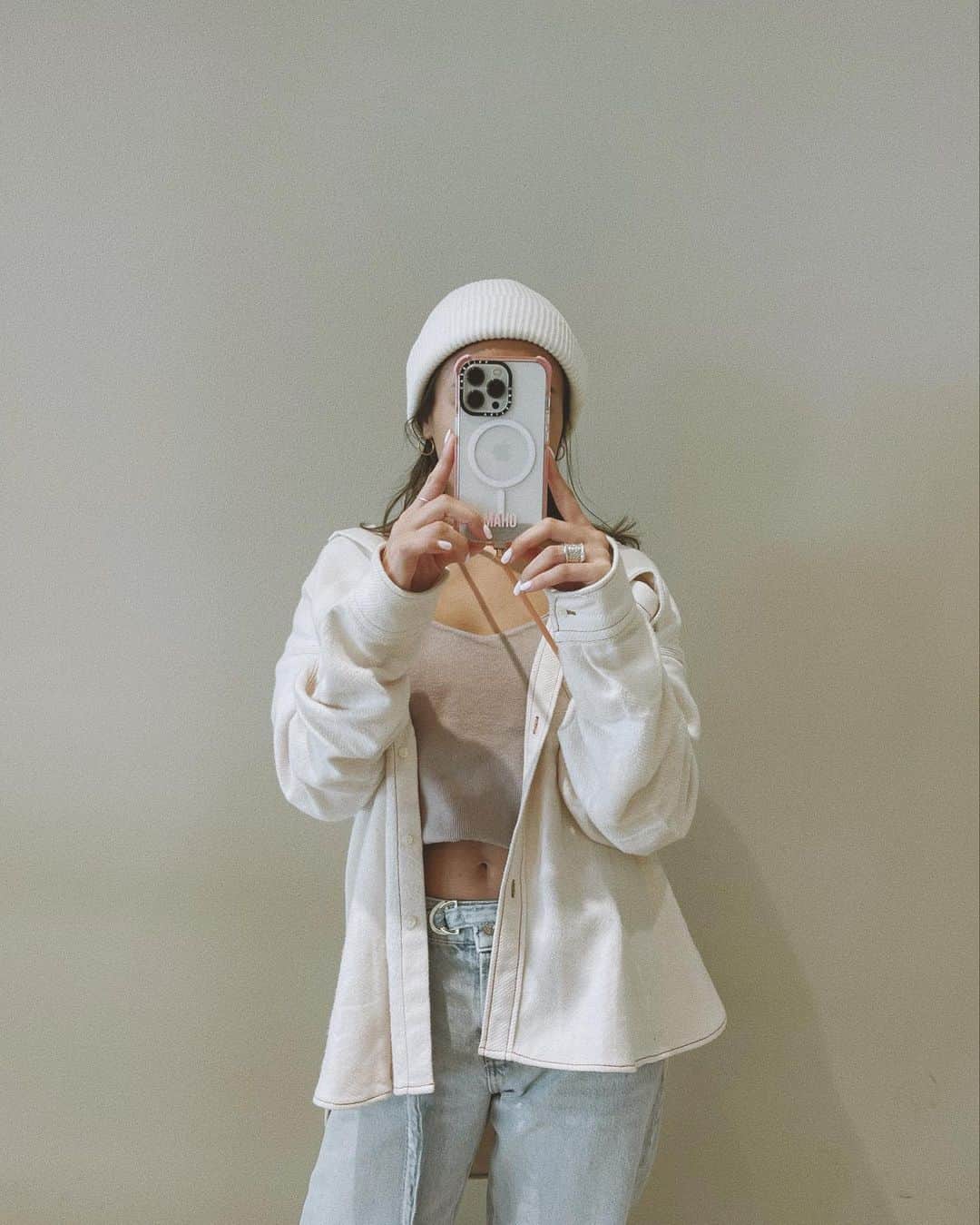 馬詰まほのインスタグラム：「CASTIFY🎀 夏に向けてケースもストラップも ピンクでまとめてみたよ😗♡♡ 今回もとってもお気に入りです♡ カスタムで作るのが好き♡  " RECASETiFYプログラム "  使用済みのケースを回収して アップサイクルをしてる♻️  リサイクル素材を使っていたり、植物由来のバイオプラスチックを使用して廃棄プラスチックを消滅。これまでに16万個以上のケースをリサイクルしてるんだって！ 地球に優しい活動を しっかりとしているところも魅力的なんだ🌍🍬  プロモコード発行してもらったから 購入予定のひとは使ってね♡♡♡ " 15MAHORIN "  ↪︎ @casetify_jp   #RECASETiFY #RECLAIM #REIMAGINE」