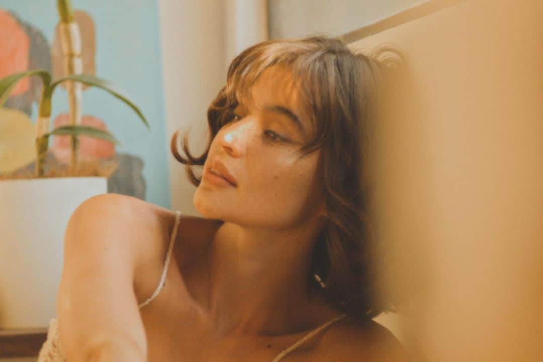 アン・カーティスのインスタグラム：「Dreaming during magic hour ✨」