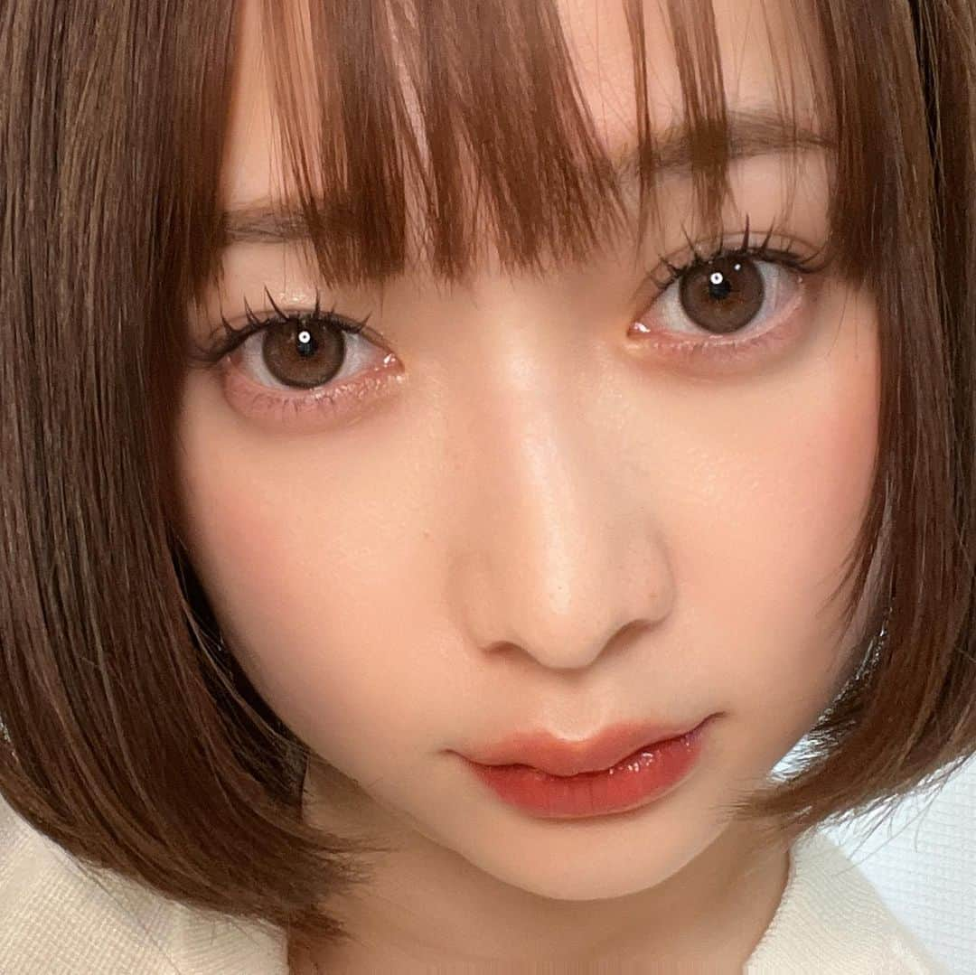 齊藤美沙貴さんのインスタグラム写真 - (齊藤美沙貴Instagram)「ブラウンフラットラッシュ🪡 長めでぱちぱちおめめになりました👑  @mansion__salon   店内めちゃかわいかったなあ…💫 まつげ可愛くして女子力も上げてきました🫶  #マツエク#まつげエクステ#束感#束感まつげ#フラットラッシュ#ブラウンマツエク#flatlush#eyelash#eyelashextensions」4月19日 19時17分 - misya_kids