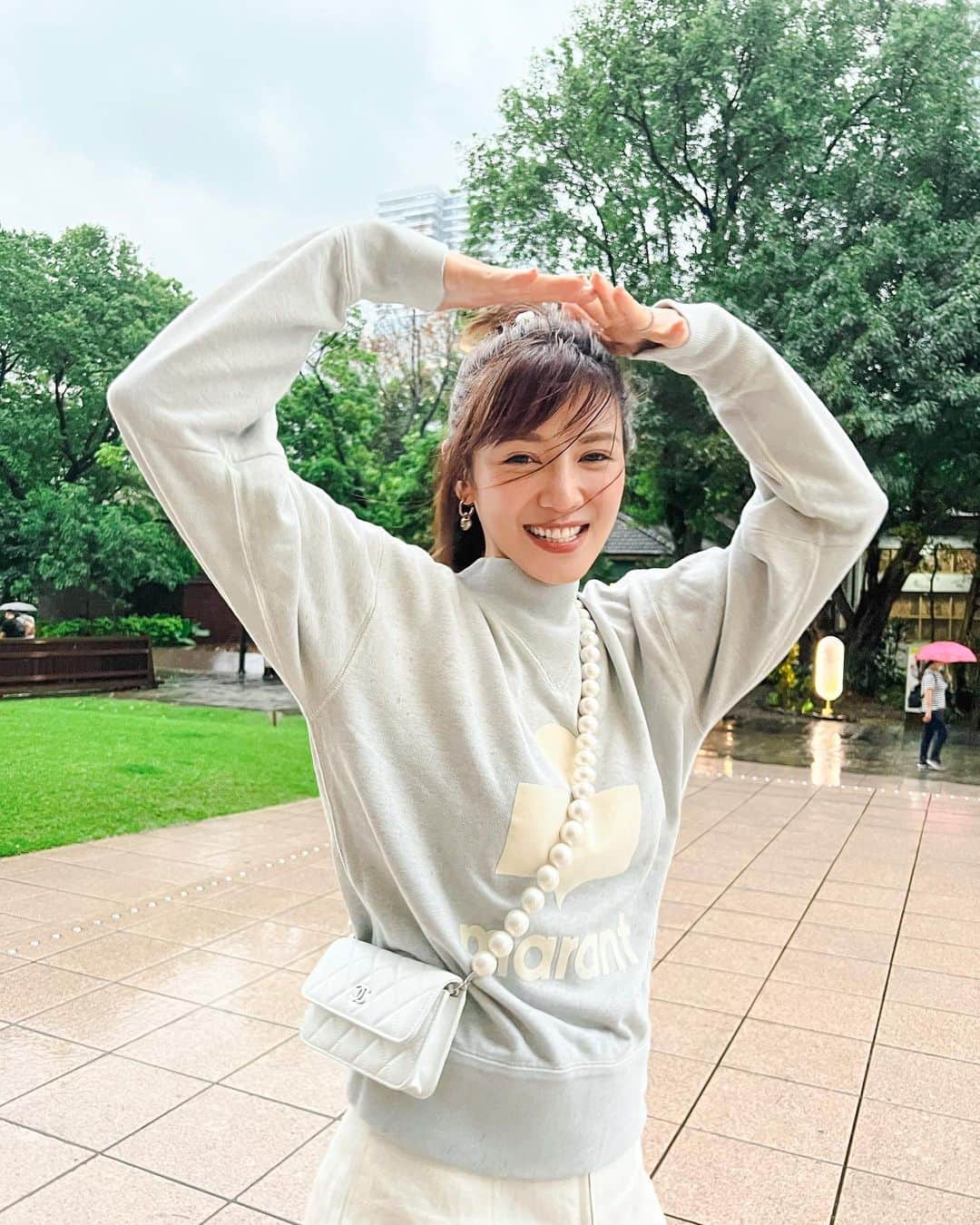 Elva Niのインスタグラム：「Hello Taipei!  一到埗就傾盆大雨加閃電 還好明天的工作都在室內 今天就先放鬆吧😌 #travelwithelva」