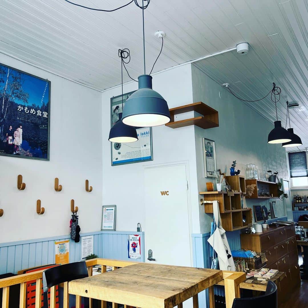 北欧デザイン・ストックホルム便さんのインスタグラム写真 - (北欧デザイン・ストックホルム便Instagram)「先日行ったヘルシンキの「かもめ食堂」。 私のはサーモン丼🍚 カモメさんがかわいい💕」4月19日 19時14分 - hokuo_design_stockholm