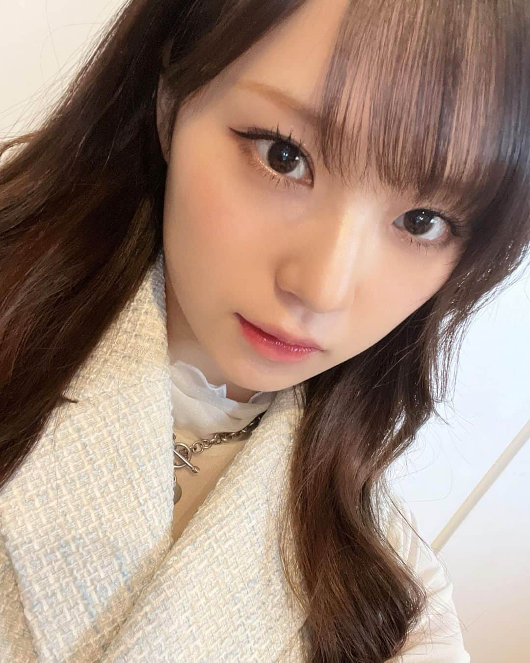 稲場愛香さんのインスタグラム写真 - (稲場愛香Instagram)「👱🏻‍♀️🌺 ⁡ あゆ聴いてたらやりたくなって 平成ギャルメイクした🫶🏻 ⁡ ⁡ #平成 #平成ギャル #GAL #メイク  #自己流 #平成かわいい  #浜崎あゆみ さん #聴き出したら止まらない 🥹︎ #稲場愛香」4月19日 19時18分 - manaka_inaba.official