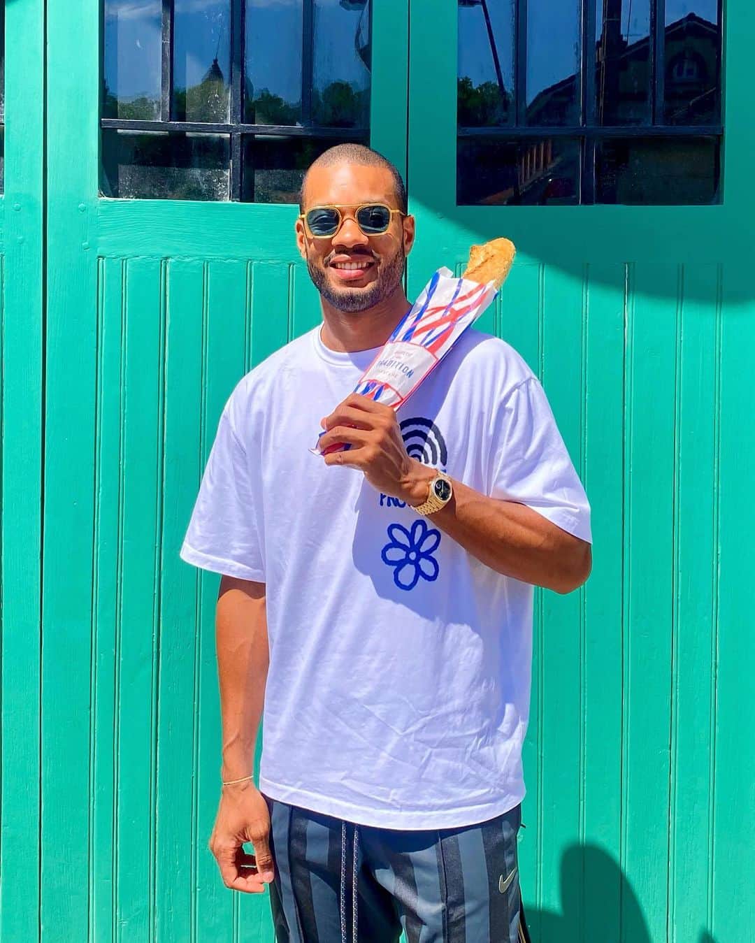 カルフィン・ヨン・ア・ピンのインスタグラム：「When in France 🇫🇷   #baguette  #onyxdial」