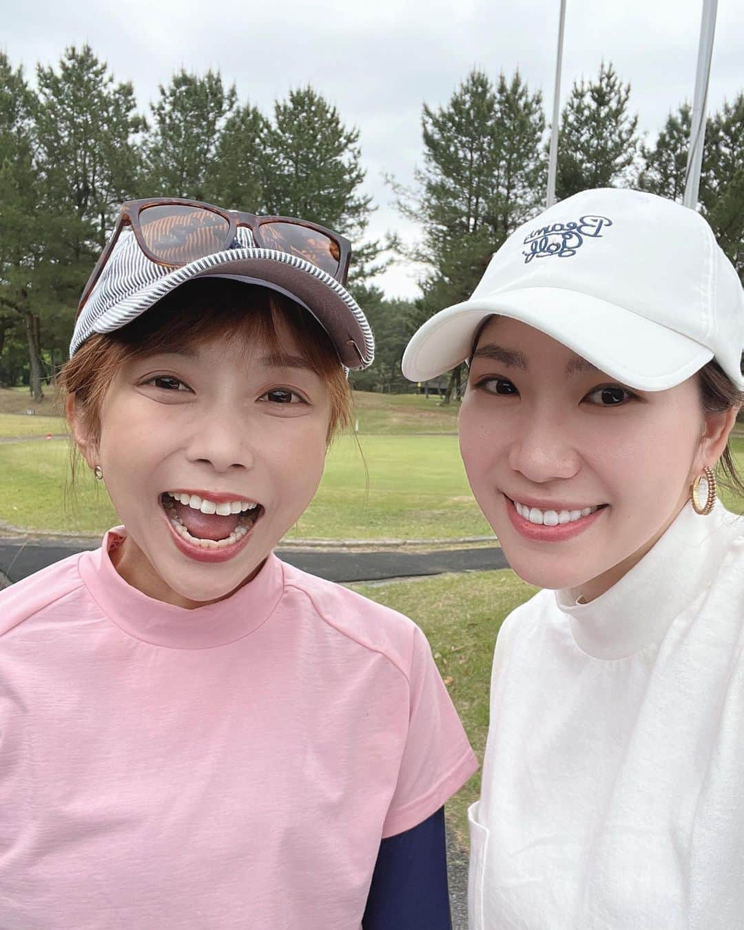 野口彩未のインスタグラム：「昨日に引き続き今日も⛳️💖 昨日より1打よくなりました💖  自分では選ばないようなウェアなんだけど 色んな人から可愛いって言ってもらえて嬉しかった〜😻  #久しぶりの割には上出来  #ステップバイステップ #ゴルフ女子#ママゴルファー #ビームスゴルフ#ゴルフウェア #beamsgolf」