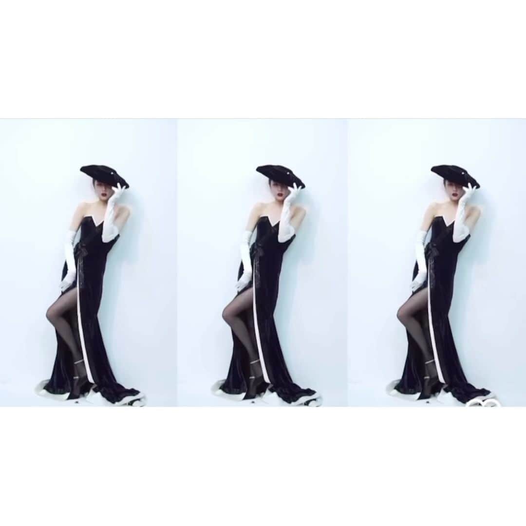 アレクシマビーユのインスタグラム：「@dilrabaxx63 #acting #dress @alexismabille #hautecouture #blackandwhite #asianbeauty #dilrabadilmurat #dilrabastudio #elegance #star #attitude」