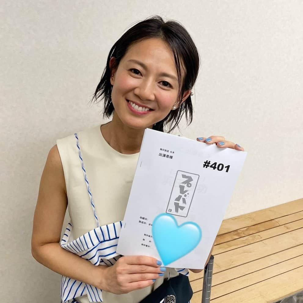 篠原ゆき子のインスタグラム：「マネージャー投稿🏝️ 明日（4/20）19時から#TBS の『#プレバト 』に#スクラッチアート と#俳句 で出演させていただいております！ こちらは収録終わり直後の#篠原ゆき子 🎉 この顔は、、、この顔は、、、どっちなんだ！！！？🤯女優なんで、ポーカーフェイスさせていただいてます😇 結果は明日ご覧いただいてからのお楽しみです😊🩵お楽しみに❣️」