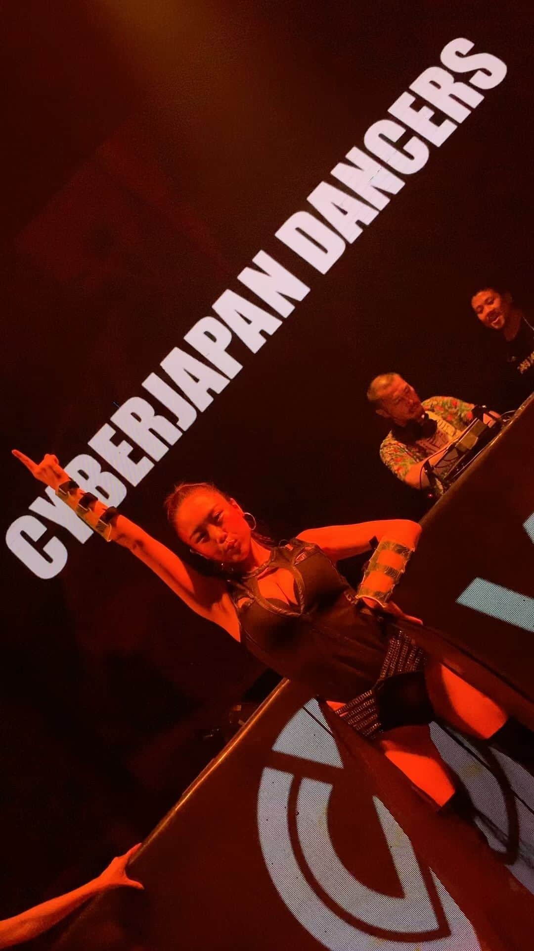 HARUKA IS BAZOOKAのインスタグラム：「19.08.19 @warp_shinjuku  . 本日三年ぶりに舞い戻る🔥 .  暴れちゃって下さい👍🔥 .  @cjd_haruka  #bazooka#cjd_harka#dance #dj#edm#music#club #HZKS戦隊 #バズ #ちーむばずーか#teambazooka #bomb#ボム」