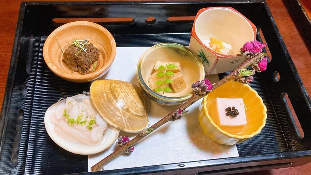 江川智晃さんのインスタグラム写真 - (江川智晃Instagram)「京都　モリタ屋 たまたま、飛び込みで行ったらキャンセルが出たタイミングで入れました😁 料理の味は、もちろん美味しかったけどサービスが素晴らしかった☺️ 勉強になりました🫡  最後の写真のパンケーキを食べたら、生クリームが大好きやけど3日間はうけつけなかった😱 3日間だけでしたけど😂  #京都 #明治2年創業 #すき焼き #パンケーキ」4月19日 19時37分 - egatomo43