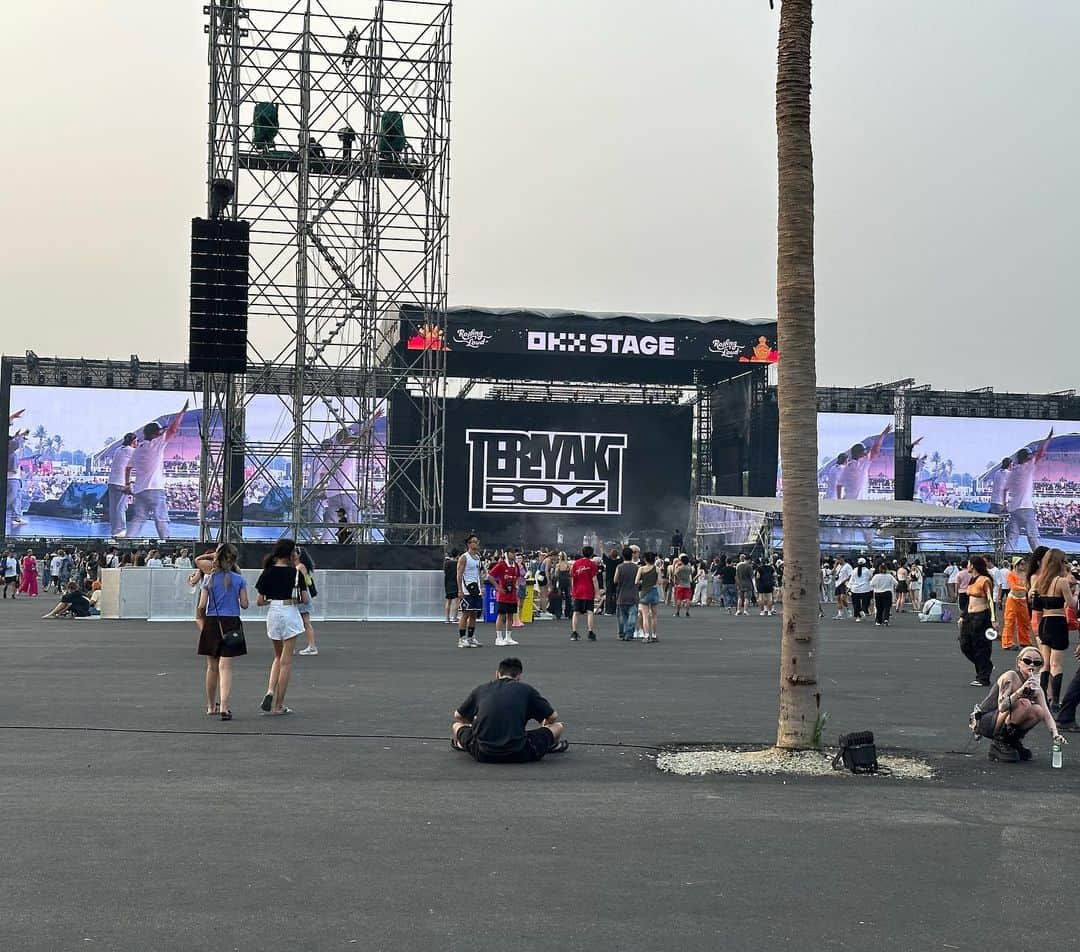 AILIさんのインスタグラム写真 - (AILIInstagram)「今回のThaiの旅の1番の目的はRolling Loud @rollingloud.th に出演する友人を観に行くことでした💓  何から何までホントにありがとう @wise_official  TERIYAKI BOYZ®のパフォーマンス最高でした！テンション上がってムービー撮ることも写真を撮ることもすっかり忘れてた😅  パフォーマンス後に合流した時のレアムービーをWISEが撮っていたので拝借😂(ドアップw)  この日のヘッドライナーはTravis Scott。これまたいい経験になりました🎤  ・ ・ ・ ・  ここからは-番外編- ちょっと長くなるのでお時間ある方はお付き合いください☺️  まず、旅はどこに行くかも大切だけど誰と行くかが何より大切💡(プライベートに限りw)そんなことを今日まで色々な所に旅へ出てつくづく学んできたことの一つ。  今回ちょっとしたハプニングがあったんだけど、そんなこともポジティブに一緒に乗り越えてくれた旅の友には本当に感謝しかなくて今もその時のことを思い返すと「大丈夫大丈夫ー😊」とか言いながら明るく過ごしてくれた彼女の笑顔がフラッシュバックします。  「なんとかなる〜〜😆」そんな合言葉が本当にそのまま形になったような旅でした。笑 ハプニングも思い返すとほんの一瞬で旅の工程には何ら影響がなかったことも強運でした✨   現地でも大変お世話になった方々にも大きなありがとうを伝えたいです！一期一会、素晴らしい出会いに感謝です。  私たちなかなか強運で行く先々で不思議とラッキーなことが連発したThaiの旅。控えめに言って最高！な旅になりました💜  またすぐ行きタイ🇹🇭  #Thai #rollingloudthailand #legendsiam」4月19日 19時42分 - ailimusic