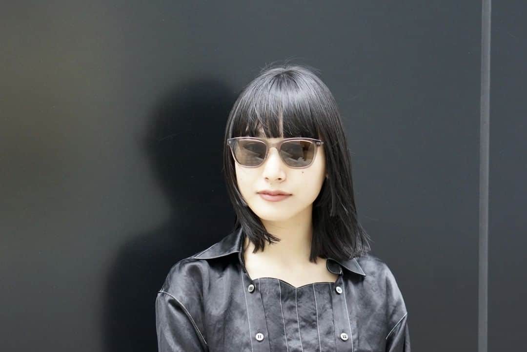 MYKITA SHOP TOKYOのインスタグラム：「【LITE ACETATE Collection "HOLM"】  艶のあるアセテートにテンプル部分をステンレスを使用することで、軽さとMYKITAらしいデザインを表現しているLITE ACETATE Collectionより、新作の”HOLM”です。 トレンド感のあるレンズシェイプと程よい抜け感のあるカラーリングが人気のモデルです。   LITE ACETATE Collection "HOLM"  The new "HOLM" from the LITE ACETATE Collection expresses the lightness and MYKITA-like design by using shiny acetate and stainless steel for the temples. The trendy lens shape and the coloring with just the right amount of coolness make this a popular model.  #mykita  #mykitasunglasses  #mykitaliteacetate  #sunglasses  #sunglassesfashion  #マイキータ  #サングラス」