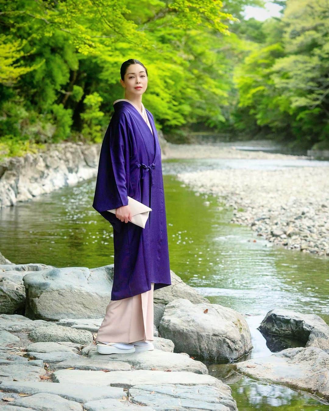 川原亜矢子のインスタグラム：「伊勢参り #isegrandshrine #mieprefecture #kimono #伊勢神宮 #内宮 #駿河湾沼津サービスエリア #着物 #着物コーデ」