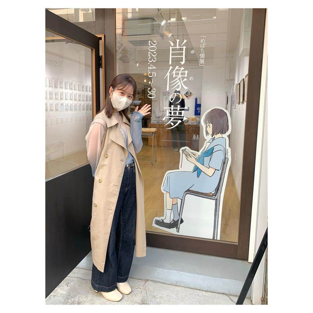 日岡なつみのインスタグラム：「めばちさん(@mebachi3 )の個展 #肖像の夢展 に行ってきたよ〜💎☺️  セーラー服への憧れに共感して… 懐かしさや青春が詰まった素敵な空間でした✨  すみれの名前でネームシールも作っちゃった🤭 グッズもどれも可愛いかった♡  今月いっぱいなのでみんなもぜひ行ってみてね〜！」