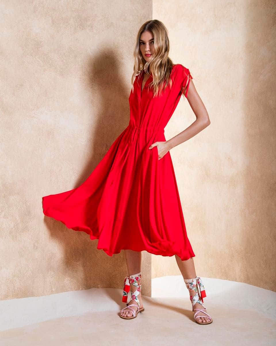 のインスタグラム：「Red dress!  #compagniaitaliana #thenewera  #ss23 #springsummercollection #springsummer23  #summerfashion #summerlook #summeroutfit」