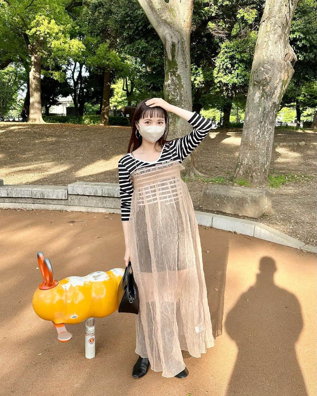 のインスタグラム：「博物館界で1番好きな、国立科学博物館へ🚶‍♀️ やはり常設展のクオリティが素晴らしすぎる…！！ 行ったことのないみなさまには絶対行っていただきたいくらいお勧めです。 本気で見たら6時間くらいかかります👁  特別展の恐竜博は、今まで見たことのない恐竜標本を見ることが出来ました。※こちらはやや混んでいます🦕 ㅤㅤㅤㅤㅤㅤㅤㅤㅤㅤㅤㅤㅤ アウター無しでも大丈夫なくらい暖かくてびっくり！ @onemeproject のサプルボーダーTは3年ほど愛用していますが毛羽立ちもなく、まだまだ長く使えそうで本当にお気に入りです☺️  ㅤㅤㅤㅤㅤㅤㅤㅤㅤㅤㅤㅤㅤ  #ONEME#leinwände#Kastane#骨格ウェーブ#イエベ春#コーディネート#今日のコーデ#コーデ#大人カジュアル#カジュアル#ロングヘア#オン眉#ぱっつん前髪#30代ファッション#30代コーデ#カスタネ#低身長#低身長コーデ#春#春コーデ#ワンピース#チュール#ボーダー#ロングブーツ#休日#休日の過ごし方#国立科学博物館#上野#上野ランチ」