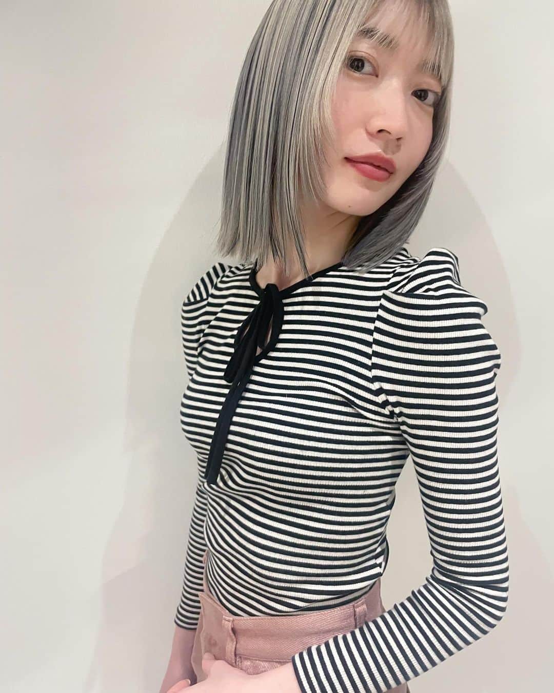 YUMIKOのインスタグラム：「顔まわり✂︎✂︎✂︎  ボブからの顔まわりレイヤーカット 多いです〜  #札幌美容師#札幌美容室#レイヤーカット #결혼식#헤어#미용실#イルミナカラー#2023トレンド#髪質改善」