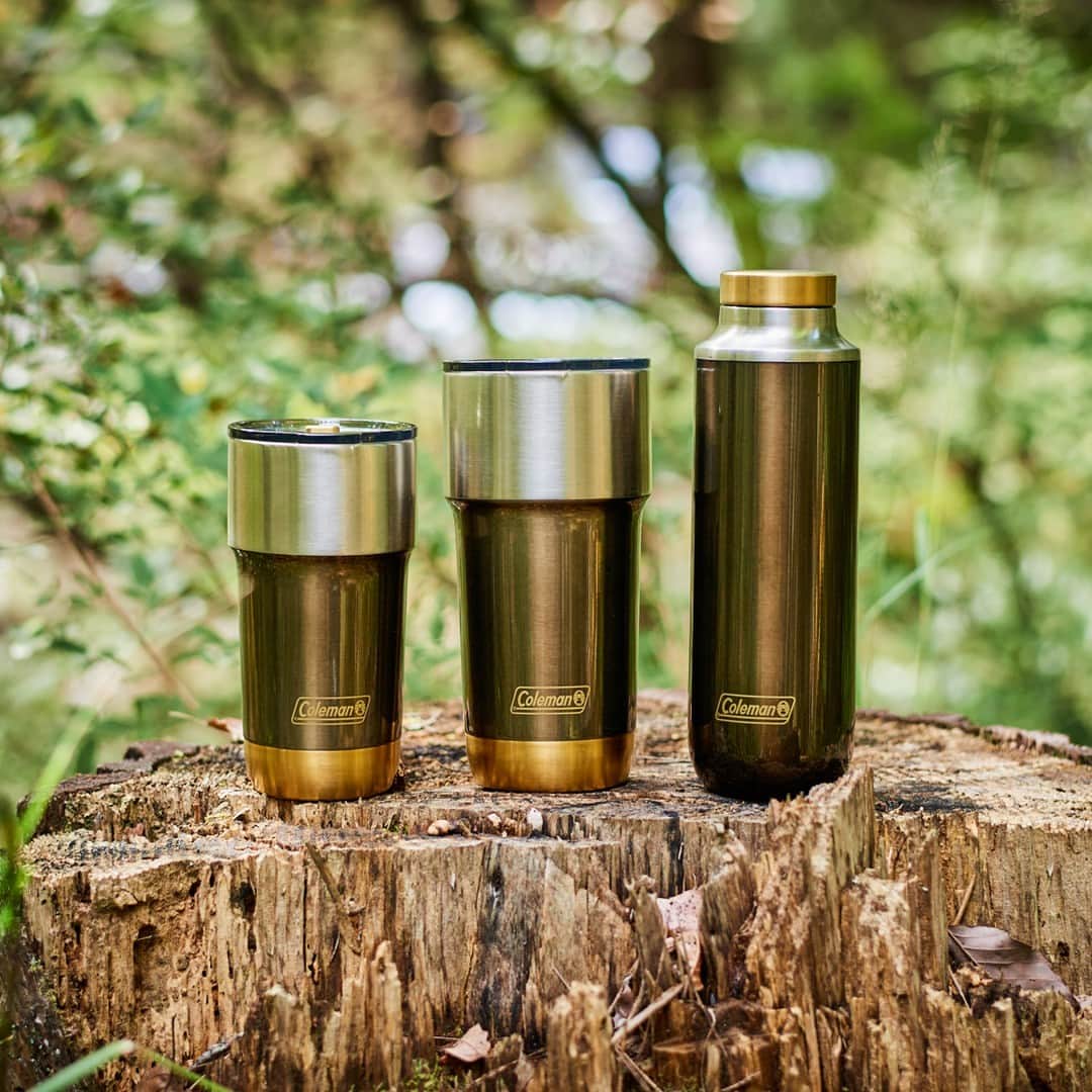 Coleman Japanのインスタグラム：「【アウトドアでのドリンクタイムを優雅に🌿】  高級感のあるデザインと真空耐熱構造による高い保温・保冷力で、アウトドアシーンでのドリンクをさらに楽しめる「アウトドアタンブラー／ボトル」登場✨  ピクニックやキャンプなど、アウトドアが楽しいこれからの季節に、大活躍間違いなし！  ・  #灯そうColeman #灯そうコールマン #灯そう #Coleman #コールマン  #Camp #キャンプ #Outdoor #アウトドア #アウトドアタンブラー #ボトル #タンブラー」