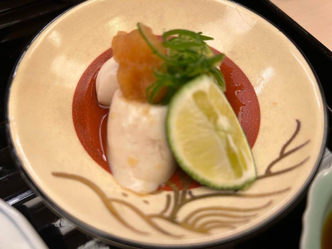 朝桐光さんのインスタグラム写真 - (朝桐光Instagram)「日本橋　はんなりや  タイづくし❤️  タイの白子初めて食べたけど濃厚で美味しかった✨  白子大好きです❤️😋❤️  #日本橋#和食#日本橋グルメ#ディナー#日本橋ディナー#ご飯#鯛#鯛づくし#鯛の白子#白子#大好物#日本橋はんなりや#食べるの大好き」4月19日 20時07分 - akari_asagiri