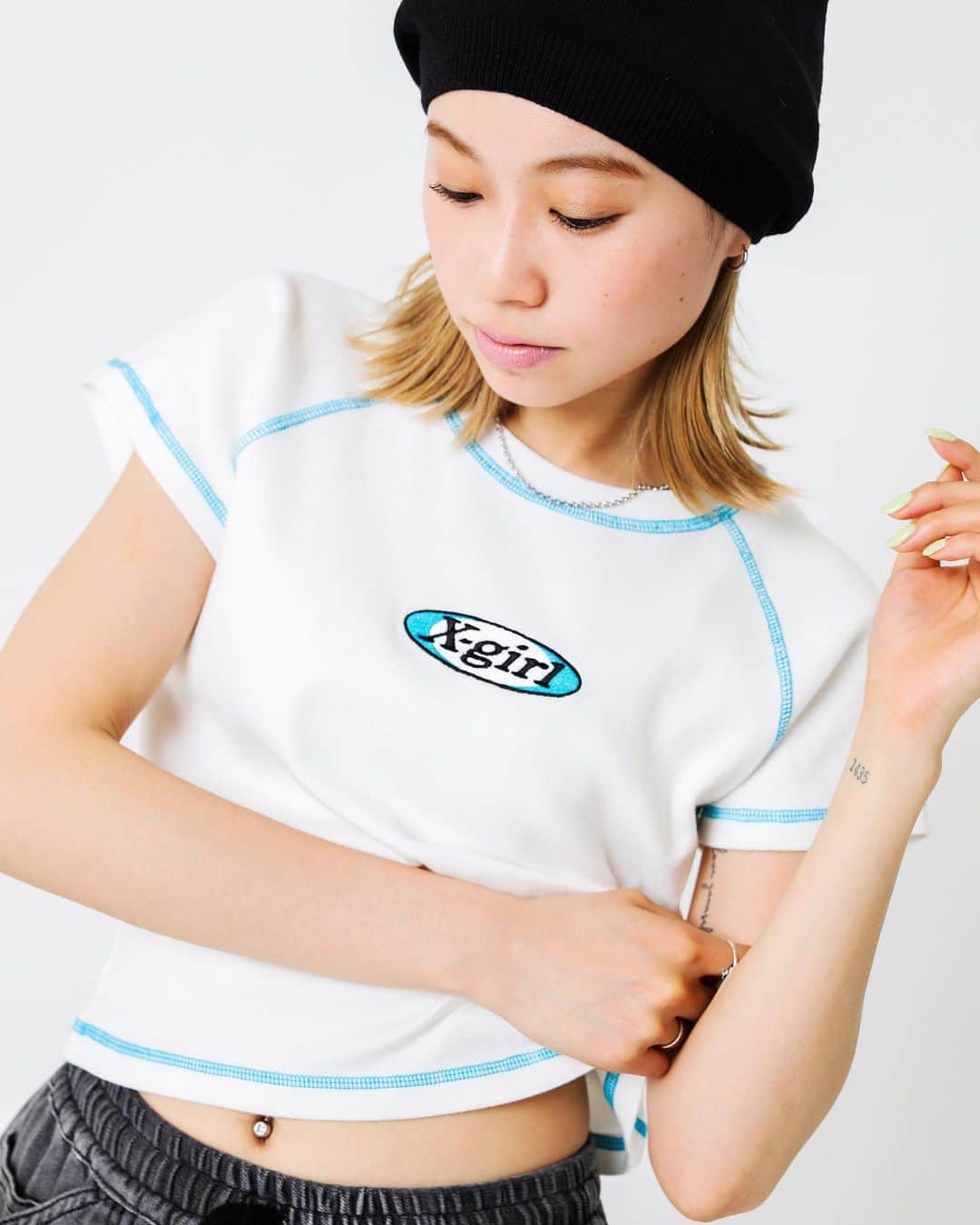 XGIRL_ootdさんのインスタグラム写真 - (XGIRL_ootdInstagram)「#xgirl_ootd   【 骨格ウェーブ 】 骨格ウェーブにはコンパクトTEE＋ワイドなボトムのバランスが◎ トップスのシルエットと肩の切り替えで華奢見せ。ハイウエストで目線を上げて。  X-girl store STAFF @amane_sss 158cm  ----------------------------------------------- ▪️BICOLOR STITCHS/S BABY TEE ￥6,050(税込) ▪️EASY DENIM PANTS ￥13,200(税込) ▪️LOOSE KNIT CAP ￥4,950(税込) -----------------------------------------------  #xgirl #xgirljp #エックスガール #ストリートコーデ #ストリート系女子 #ストリート女子 #ストリートファッション #カラーコーデ #カラーアイテム #骨格診断 #骨格ウェーブ #骨格ウェーブコーデ」4月19日 20時07分 - xgirl_ootd