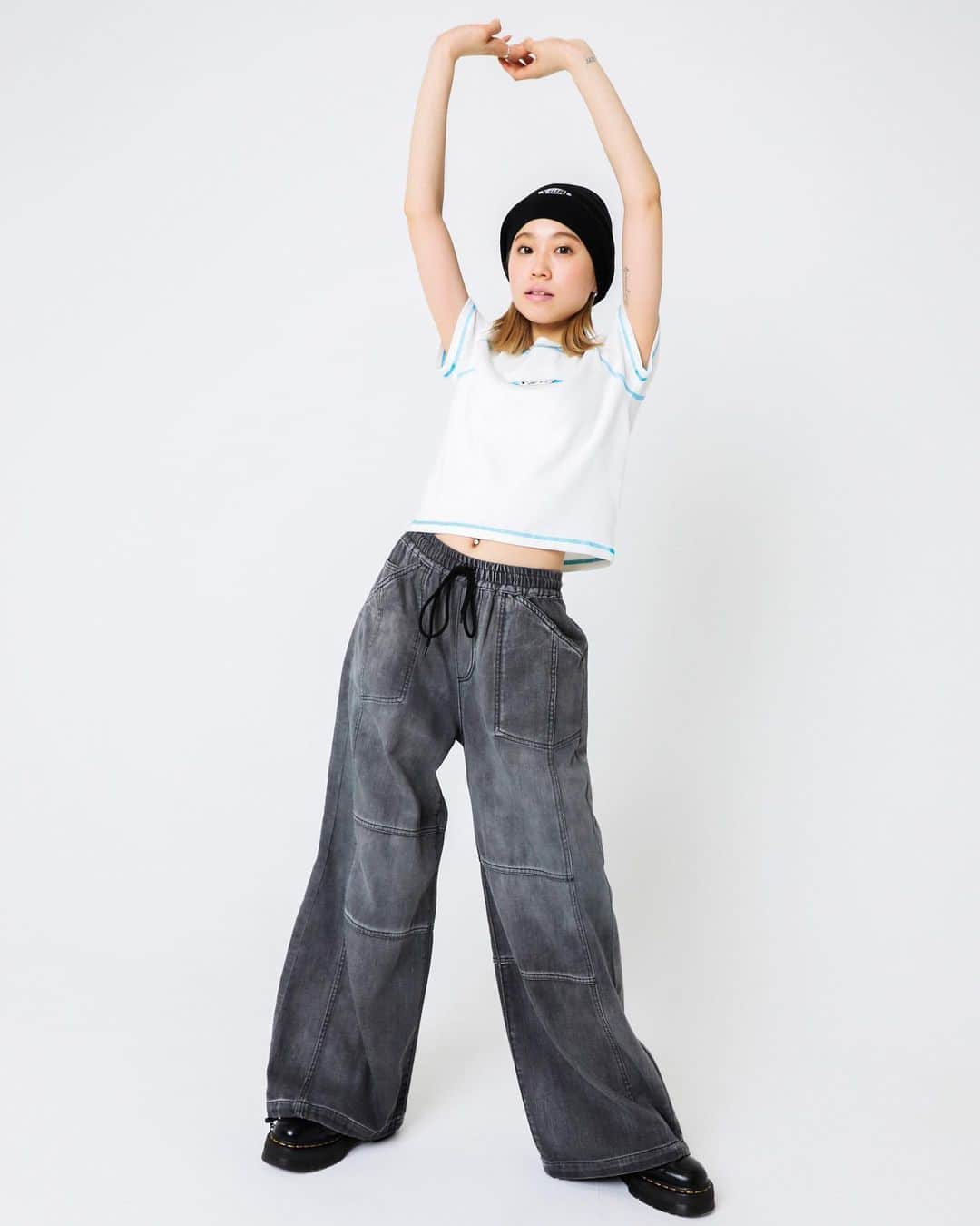 XGIRL_ootdさんのインスタグラム写真 - (XGIRL_ootdInstagram)「#xgirl_ootd   【 骨格ウェーブ 】 骨格ウェーブにはコンパクトTEE＋ワイドなボトムのバランスが◎ トップスのシルエットと肩の切り替えで華奢見せ。ハイウエストで目線を上げて。  X-girl store STAFF @amane_sss 158cm  ----------------------------------------------- ▪️BICOLOR STITCHS/S BABY TEE ￥6,050(税込) ▪️EASY DENIM PANTS ￥13,200(税込) ▪️LOOSE KNIT CAP ￥4,950(税込) -----------------------------------------------  #xgirl #xgirljp #エックスガール #ストリートコーデ #ストリート系女子 #ストリート女子 #ストリートファッション #カラーコーデ #カラーアイテム #骨格診断 #骨格ウェーブ #骨格ウェーブコーデ」4月19日 20時07分 - xgirl_ootd