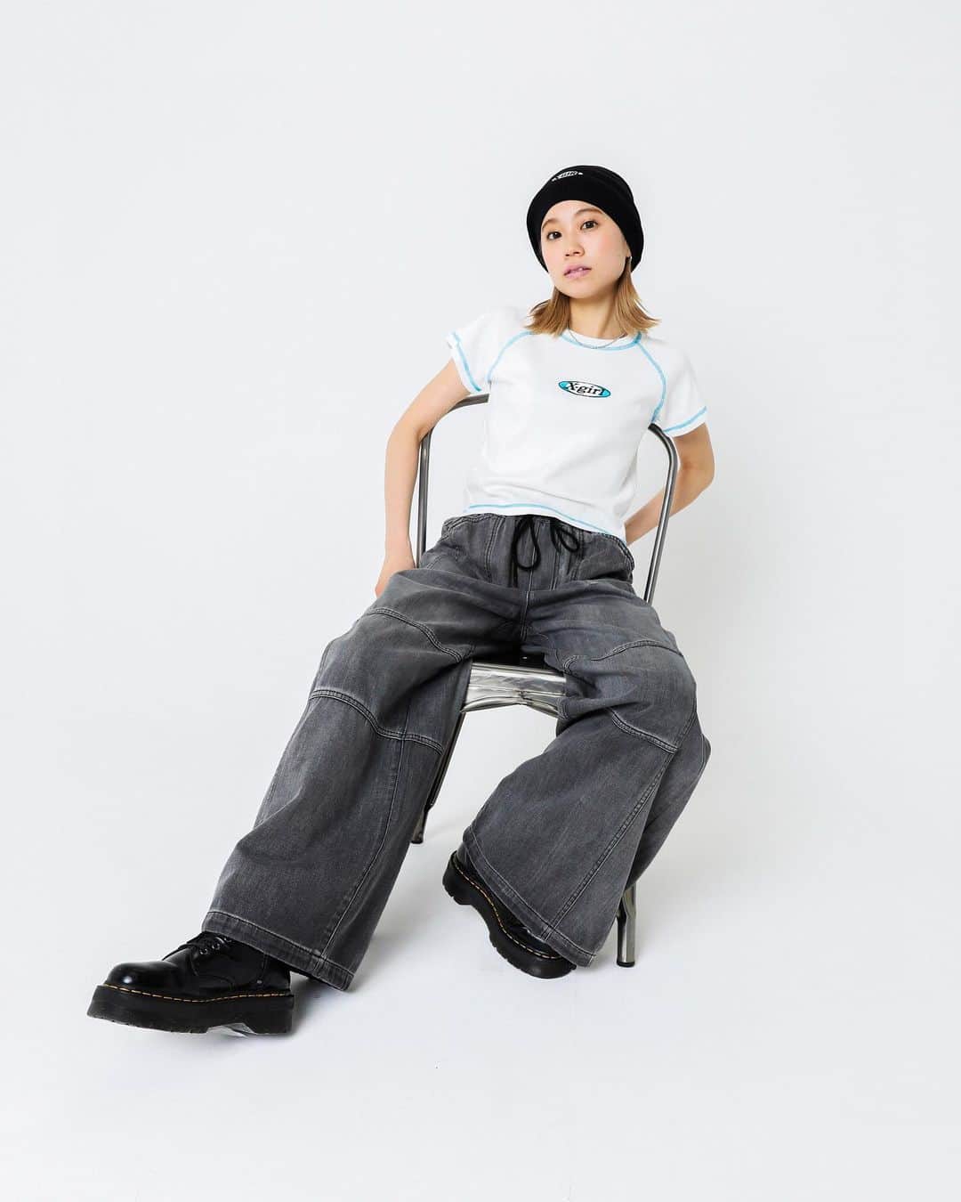 XGIRL_ootdのインスタグラム：「#xgirl_ootd   【 骨格ウェーブ 】 骨格ウェーブにはコンパクトTEE＋ワイドなボトムのバランスが◎ トップスのシルエットと肩の切り替えで華奢見せ。ハイウエストで目線を上げて。  X-girl store STAFF @amane_sss 158cm  ----------------------------------------------- ▪️BICOLOR STITCHS/S BABY TEE ￥6,050(税込) ▪️EASY DENIM PANTS ￥13,200(税込) ▪️LOOSE KNIT CAP ￥4,950(税込) -----------------------------------------------  #xgirl #xgirljp #エックスガール #ストリートコーデ #ストリート系女子 #ストリート女子 #ストリートファッション #カラーコーデ #カラーアイテム #骨格診断 #骨格ウェーブ #骨格ウェーブコーデ」