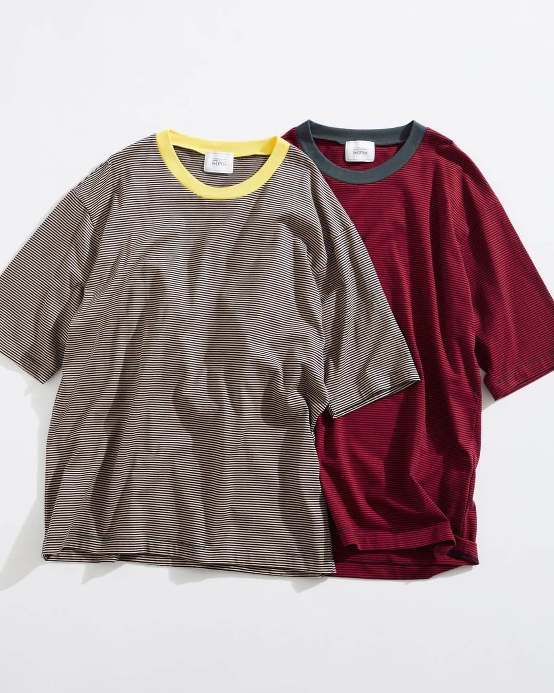 UNITED ARROWS & SONSさんのインスタグラム写真 - (UNITED ARROWS & SONSInstagram)「【 New arrival 】 ＜UNITED ARROWS & SONS ＞ アメカジトラッドアイテムをベースに＜sulvam＞の藤田氏のムードがプラスされたラインナップ。 ダブルポケットを配したオンブレチェック柄のオープンカラーシャツ。特に襟の開きやカッティングに最注力した特有のパターンが特徴です。 ラグラン切り替えの配色が印象的な7分袖のベースボールTシャツは、ソフトで上質なコットン素材を使用し、チノやワークパンツはもちろんスラックスに合わせてもバランスのいい一着に仕上がっています。 襟とボディの配色がポイントのボーダーリンガーTシャツは、1枚着でもバランスがよい5分袖に近い長めの袖丈、ゆったりとしたシルエットが特徴です。  A lineup based on American casual trad items with Mr. Fujita's mood of <sulvam> added. Open collar shirt with ombre check pattern and double pockets. In particular, it features a unique pattern that focuses on opening the collar and cutting. The three-quarter sleeve baseball T-shirt with an impressive raglan color scheme is made of soft and high-quality cotton material, and is well-balanced with chinos, work pants, and slacks. The Border Ringer T-shirt, which features the color scheme of the collar and body, features a long sleeve length that is close to half sleeves and a relaxed silhouette that is well-balanced even when worn alone.  #UnitedArrowsAndSons #UnitedArrows」4月19日 20時19分 - unitedarrowsandsons