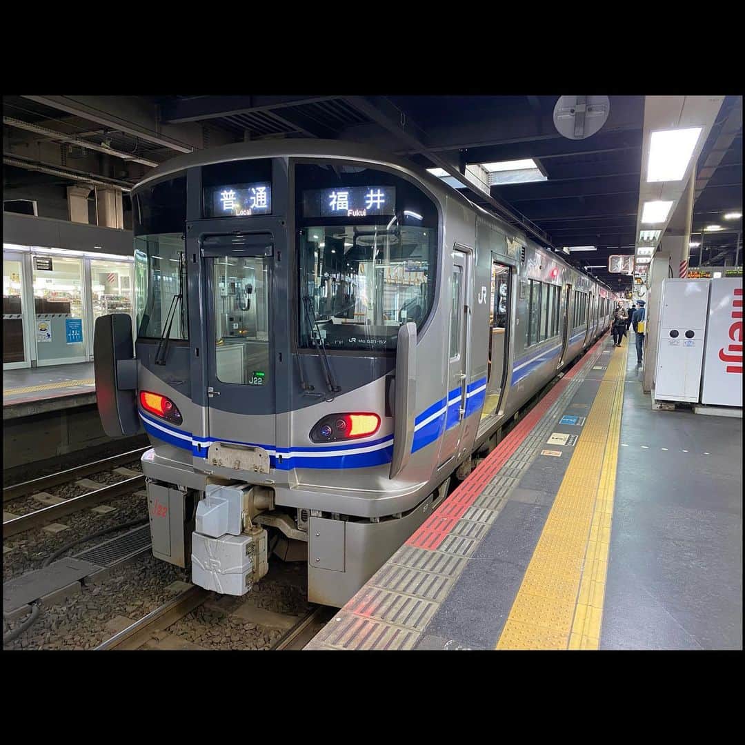 伊藤壮吾さんのインスタグラム写真 - (伊藤壮吾Instagram)「#今日の鉄道 1114番線 小松から、普通列車で金沢へ。」4月19日 20時14分 - sougo05com_rapid