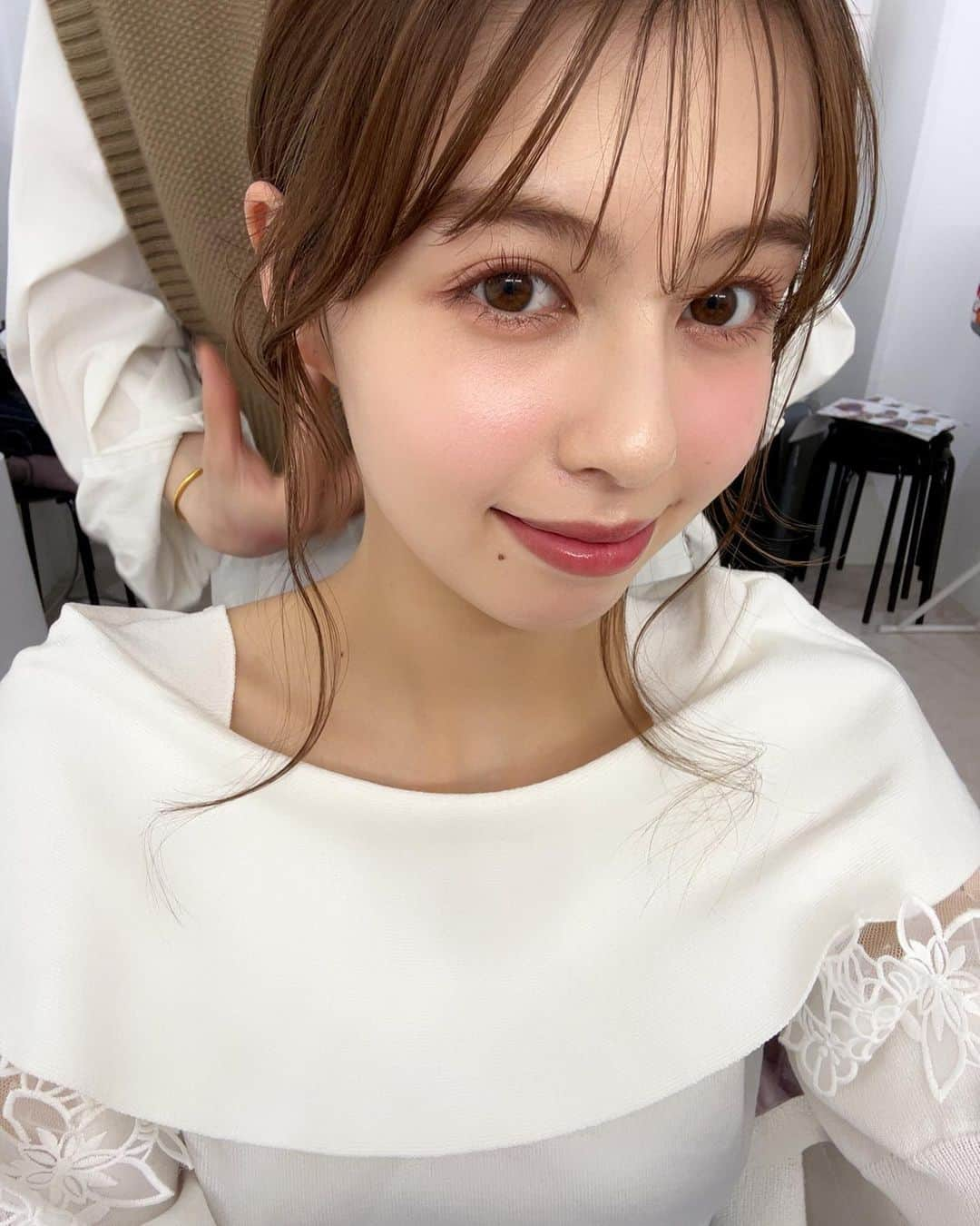 マイヤーズ江玲奈さんのインスタグラム写真 - (マイヤーズ江玲奈Instagram)「甘々メイク💝 メイクさんとメイク語るの楽しすぎ、コツを盗んじゃいます  #メイク #メイクレッスン #メイクアップ #甘めメイク」4月19日 20時16分 - kayanoelena