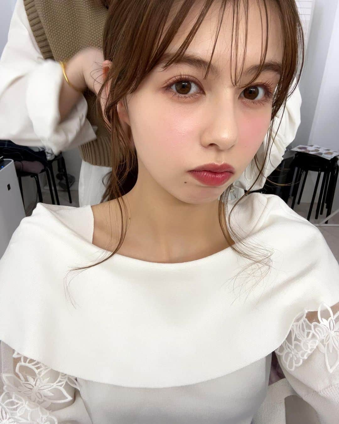 マイヤーズ江玲奈さんのインスタグラム写真 - (マイヤーズ江玲奈Instagram)「甘々メイク💝 メイクさんとメイク語るの楽しすぎ、コツを盗んじゃいます  #メイク #メイクレッスン #メイクアップ #甘めメイク」4月19日 20時16分 - kayanoelena