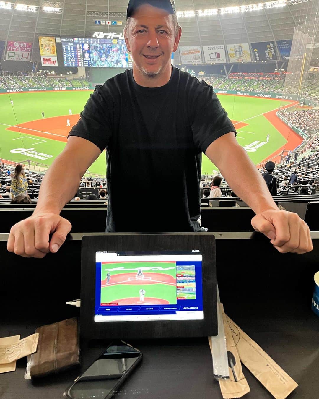 トンプソンルークのインスタグラム：「ありがとう @saitama_seibu_lions_official  すごい楽しかったです。めっちゃいい試合  Great seats!!! #baseball」