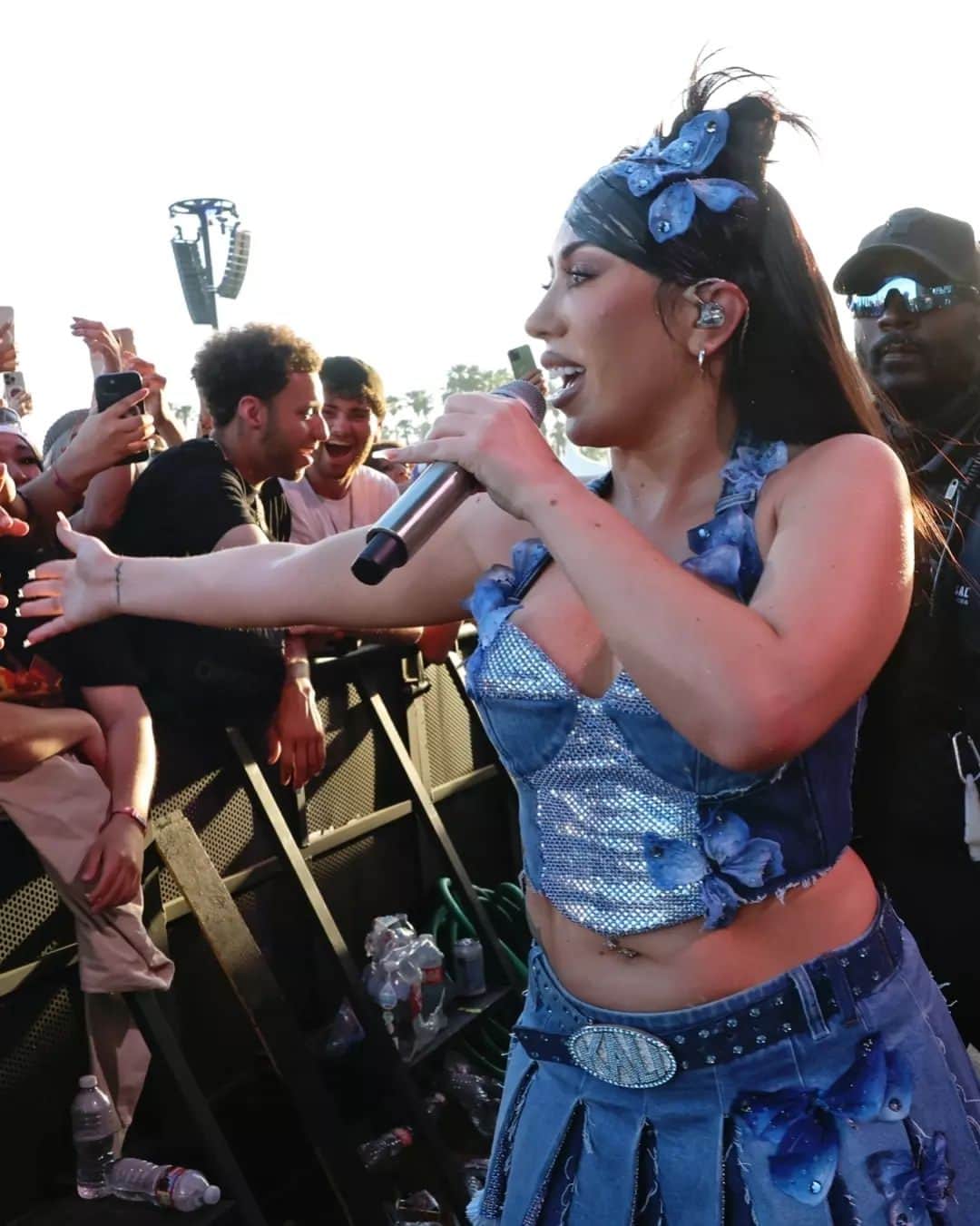 Fashion Weekさんのインスタグラム写真 - (Fashion WeekInstagram)「Denim darling. #KaliUchis wears custom #DolceGabanna during her #Coachella set. The look is complete with a denim bustier corset, a skirt embellished with Swarovski crystals, and silk butterflies.  Photos courtesy of @gregnoire and @gettyimages」4月20日 7時12分 - fashionweek