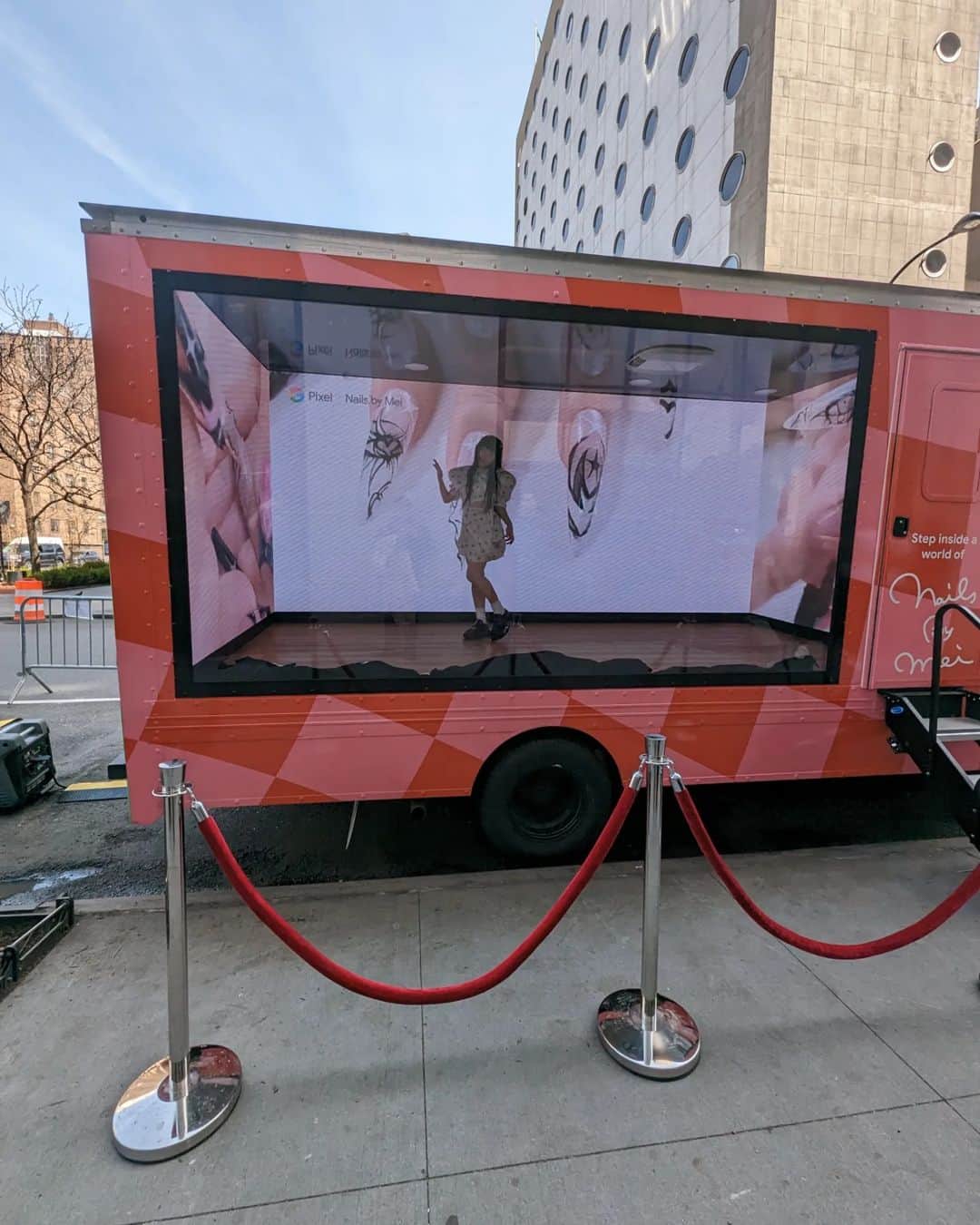 Mei Kawajiriさんのインスタグラム写真 - (Mei KawajiriInstagram)「#ad Did you see!? Last week @googlepixel_us brought the Nails by Mei experience to New York City with a mobile ASMR exhibit ⭐️ 📺 Beyond surreal to bring my passion to life, for everyone to experience ❤️ Together we were immersed in larger than life nails (created using Macro Mode!) and surrounded by the sounds of tapping, filing, and unboxing ✨ Thank you so much for coming !! #TeamPixel  If you missed it - don’t worry ;) I posted the video in feed❤️✨️」4月20日 5時56分 - nailsbymei