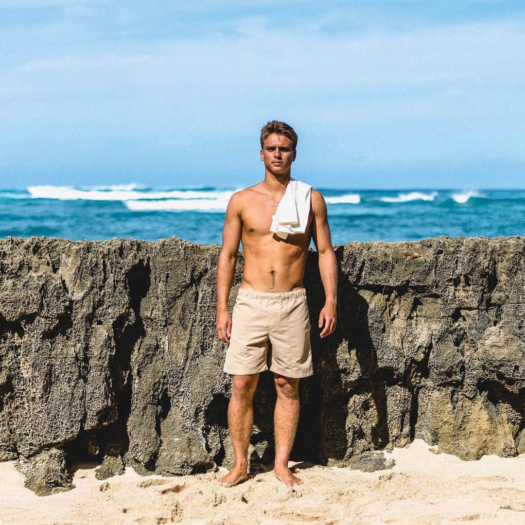 のインスタグラム：「@kaulivaast wearing the Made better Amphibians. These shorts are made with 100% recycled fibers from production scraps and retired textile waste. Keep the performance high and the carbon footprint low. A step closer to circular manufacturing. Watch more at the link in our bio.」