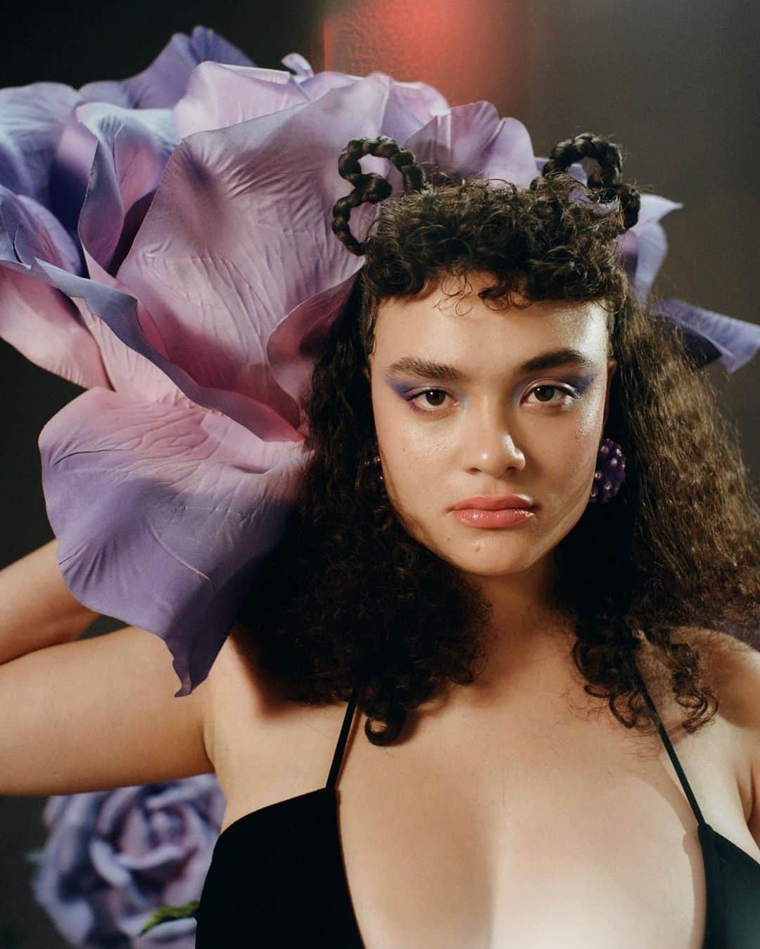 ダイアナ・ヴェラスのインスタグラム：「i wish you roses while you can still smell them 🌹」