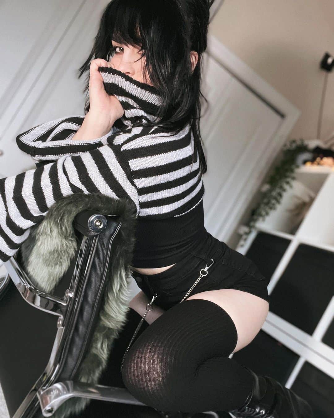 のインスタグラム：「A recent #ootd of mine 👀🖤」