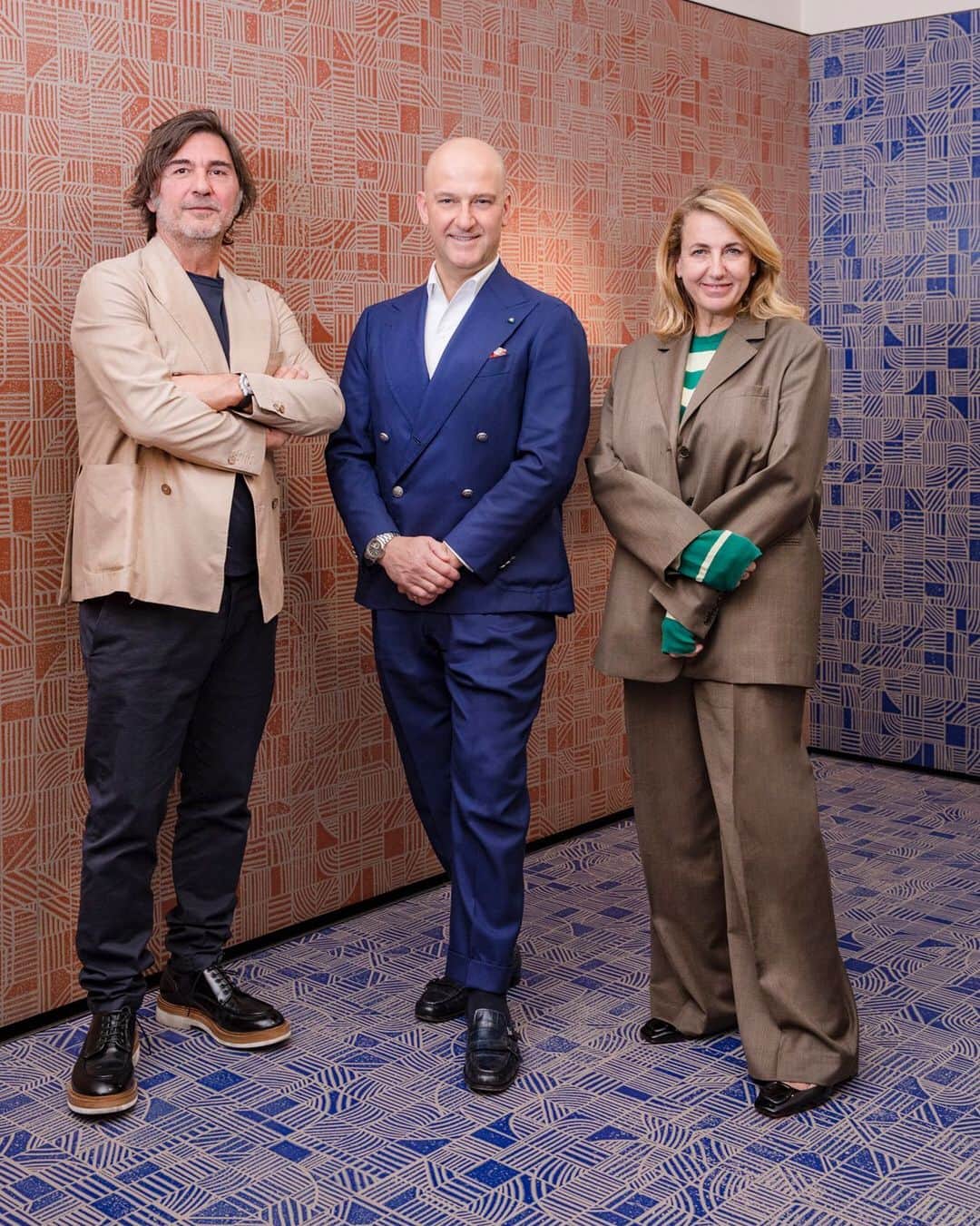 サントーニのインスタグラム：「Santoni renews its precious collaboration with @patricia_urquiola and joins @mutinaceramics, company of excellence in the ceramic sector.  During Milan Design Week 2023, from 18th to 23rd April, the exclusive boutique in Via Montenapoleone 6 is hosting a special installation featuring the designer's recent creations realized  in partnership with Mutina.  #Santoni #MilanDesignWeek #MilanDesignWeek2023 #PatriciaUrquiola #MutinaCeramics」