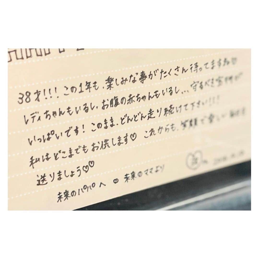 清水健さんのインスタグラム写真 - (清水健Instagram)「. もう「乳がん」だとわかったあと。  これから「はじまる」ことを、 きっと、わかっていたと思う。  それでも「楽しみなこと」がと。  一回だけでもいいから、三人でこの日を、 今でもそう思う僕が心のどこかにいます。  でも、そう思ってくれていたことに感謝。  今、息子からの手紙に心がいっぱいになる。 父親にならせてもらったことに心から感謝。  #伝える #言葉の力 #大丈夫 #感謝 #みんなと一緒に #ひとりじゃない   もう一度。まだまだ。これから。必ず。  いろんな「感情」が出てくるけど、 頑張れる、頑張らないとなと思う。  ■ 清水健／講演会・司会・出演 等 → プロフィールのURLから ご依頼は清水健オフィシャルサイトまで  #清水健 #アナウンサー #112日間のママ  #講演会 #司会 #出演 #多くのご依頼に感謝   -----＊-----＊-----＊-----＊-----  #またひとつ歳をとりました #妻はいないけど  #家族に感謝 #仲間に感謝 #親子ふたり #笑顔で   #シングルファザー #シミケン #堺市出身   -----＊-----＊-----＊-----＊-----  ■ 飛騨牛ギフト → @hidagyu.japan  清水健 20年来の友人との「贈り物」サイト  大切な人への贈り物におすすめです！ #お肉の贈り物 #母の日ギフト #飛騨牛」4月19日 22時11分 - shimizuken.official