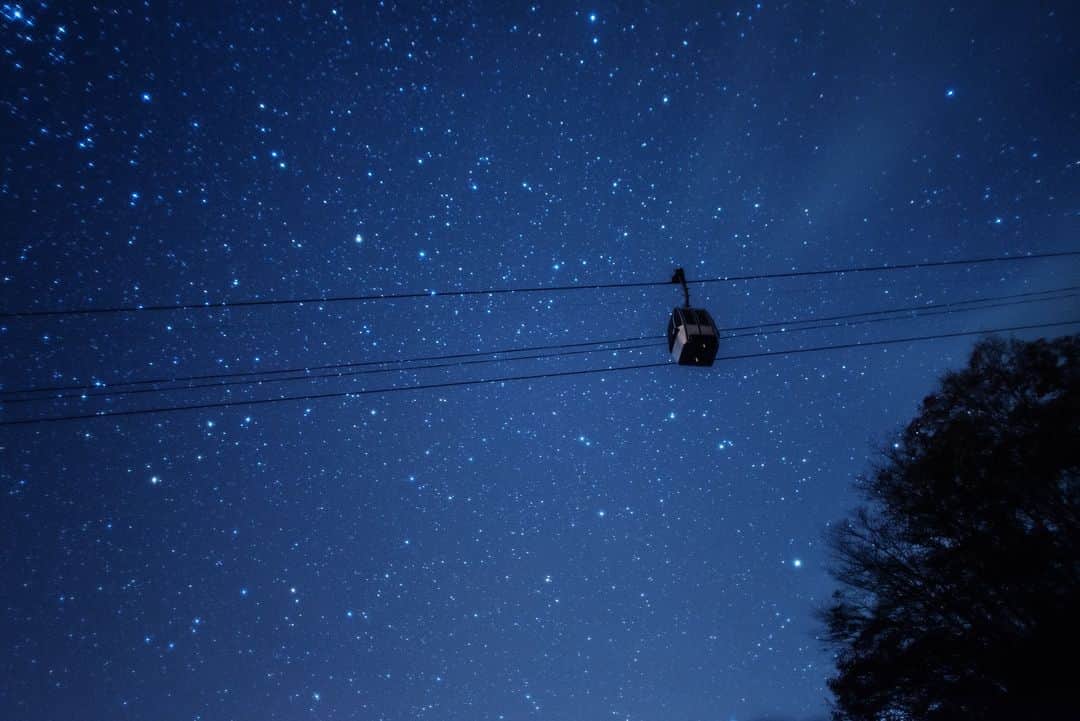 All Nippon Airwaysのインスタグラム：「Love stargazing? Thanks to its altitude, clean air, and surrounding mountains, the village of Achi is famous for being the best place to see stars in Japan. Take the ropeway up to Heavens Sonohara, or take a tour year-round for stunning views! 💫 #JapanAwaits #Stars」