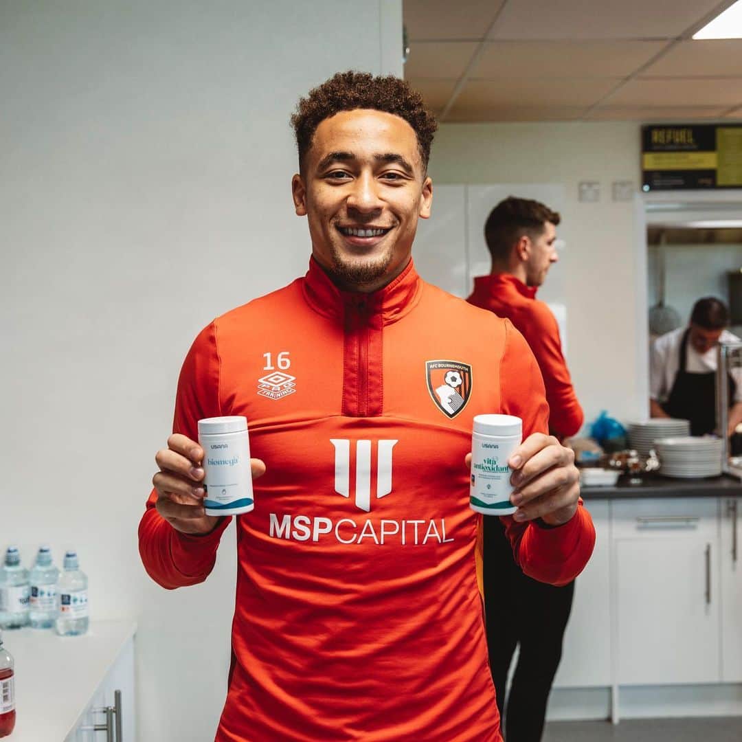 AFCボーンマスさんのインスタグラム写真 - (AFCボーンマスInstagram)「Fuelling and preparing for a huge three-game week 💪  Thanks to @usanainc for your help and support! 👊」4月19日 22時26分 - afcb